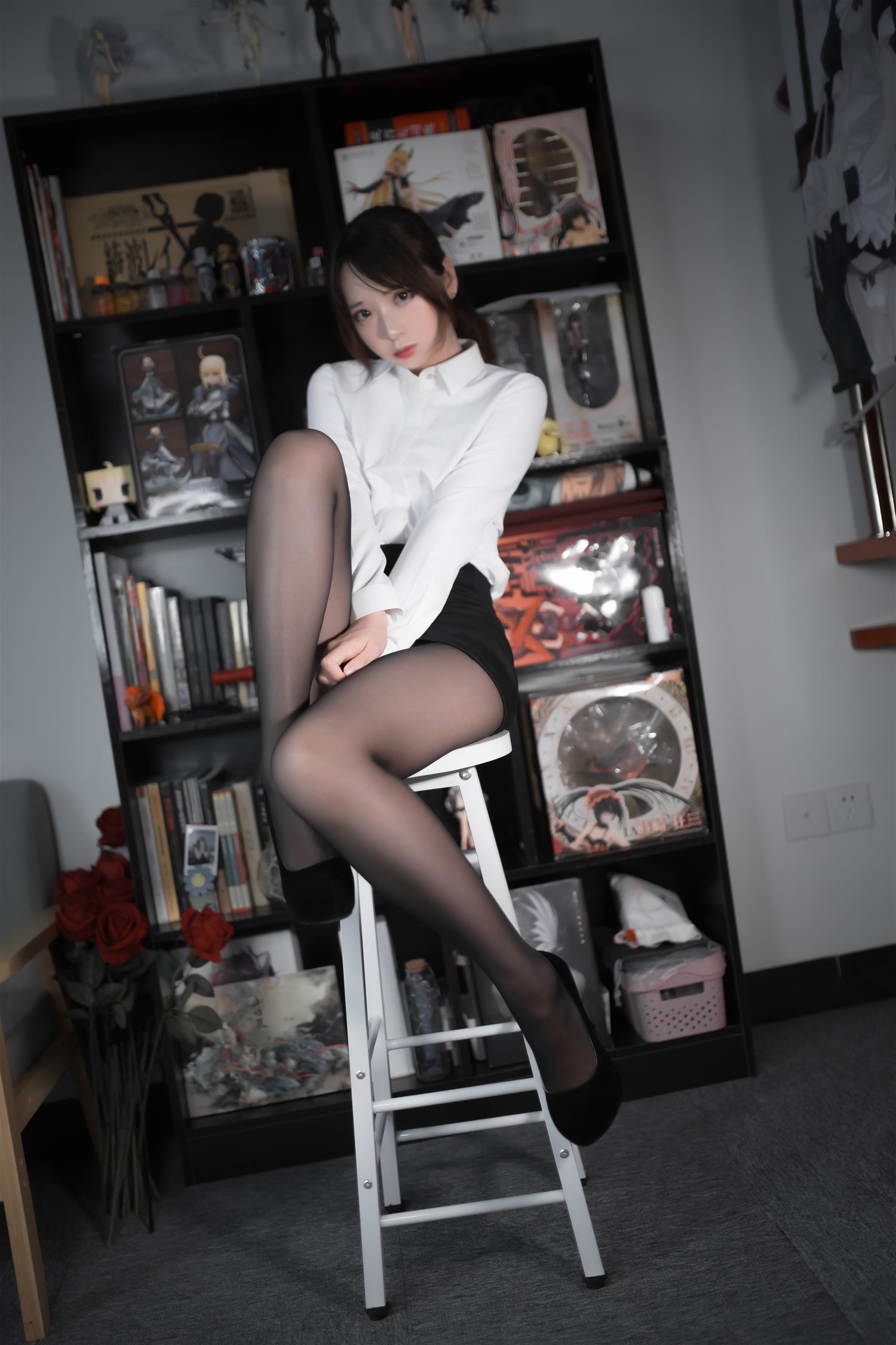 疯猫ss 职业装 [30P-176MB]