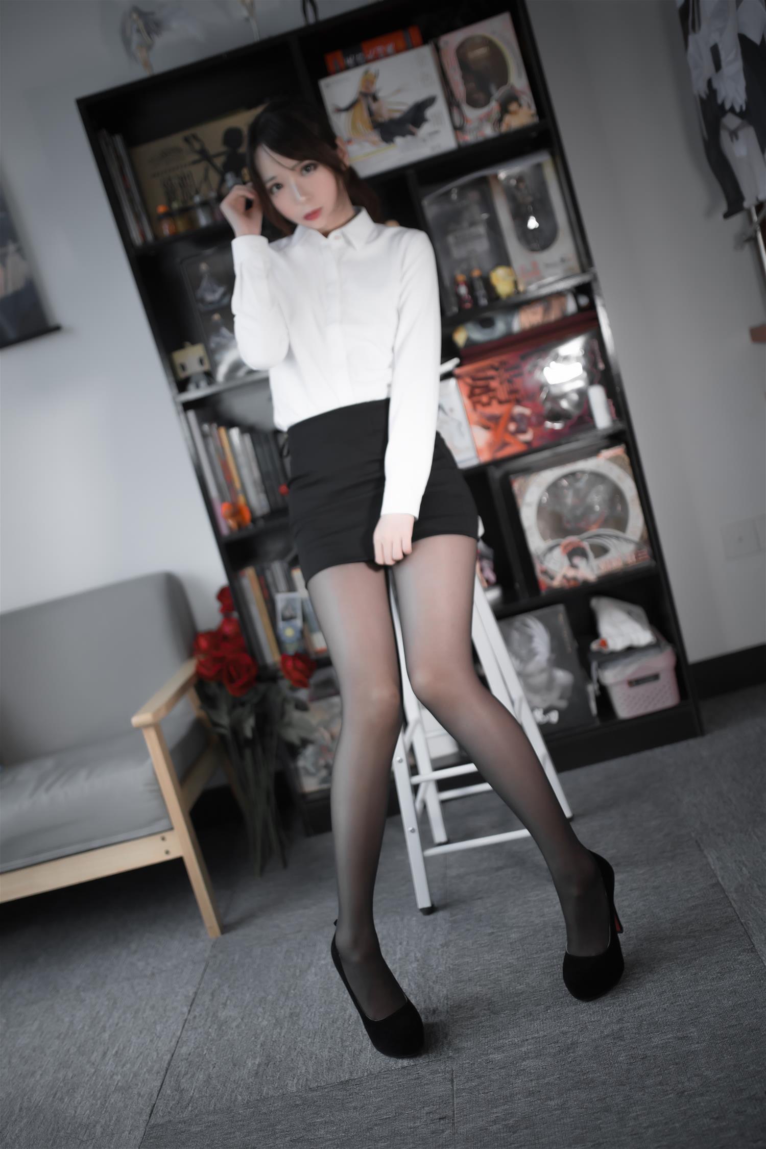 疯猫ss 职业装 [30P-176MB]