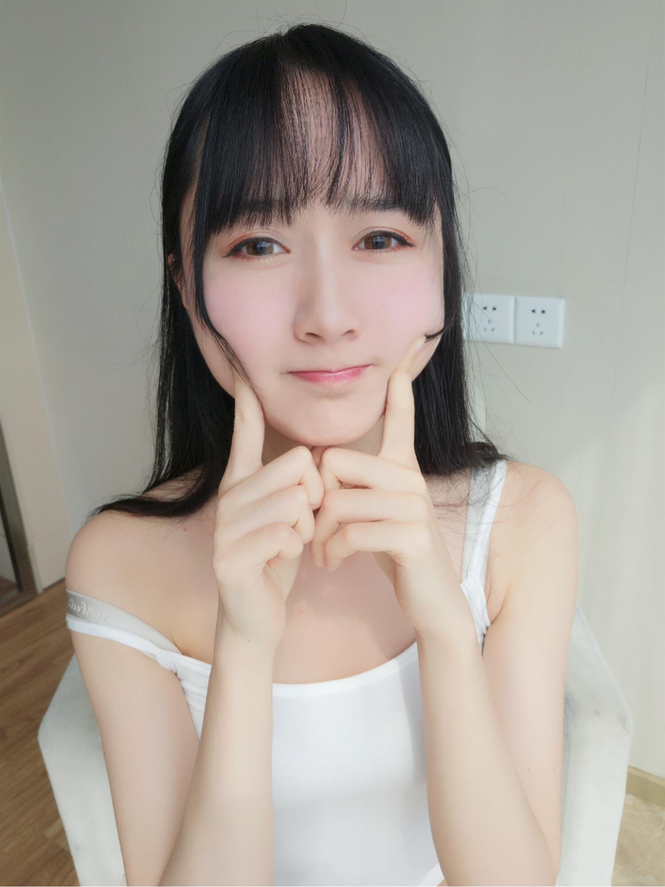 木绵绵OwO 白色背心 cos [32P-53MB]