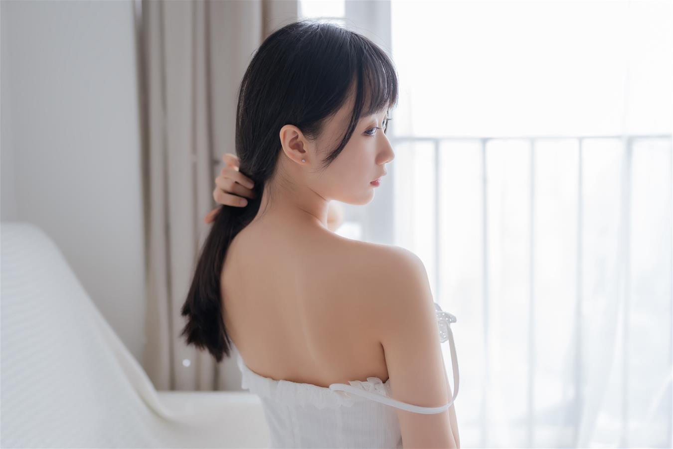 木绵绵OwO 白色睡裙 [40P-161MB]