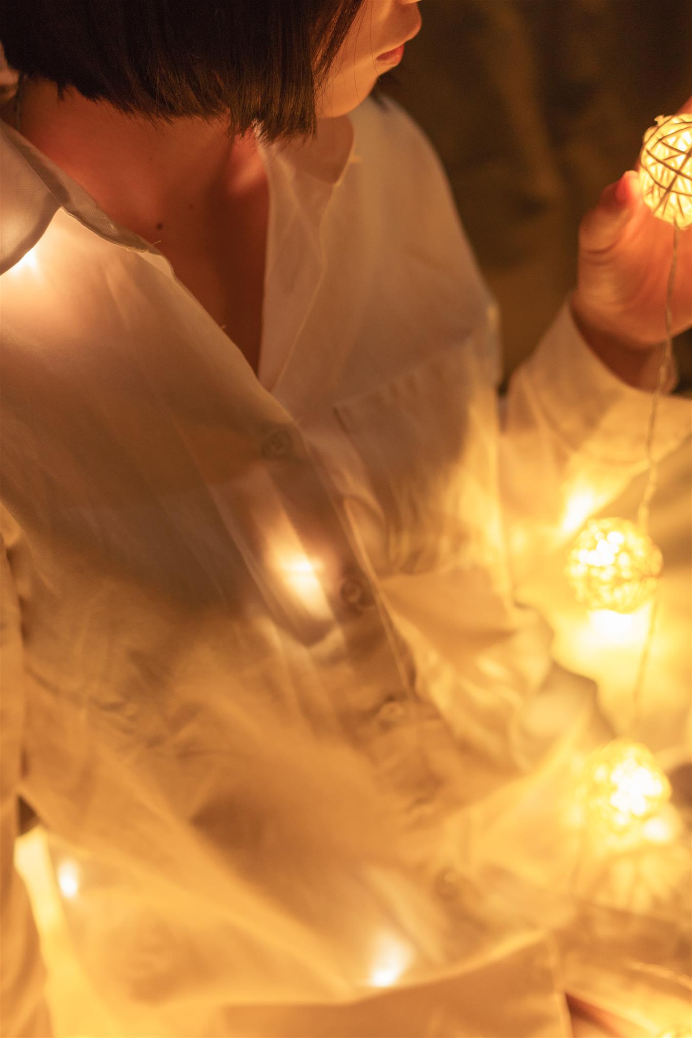 喵写真 VOL.014 灯光白丝媚影 [74P-536MB]