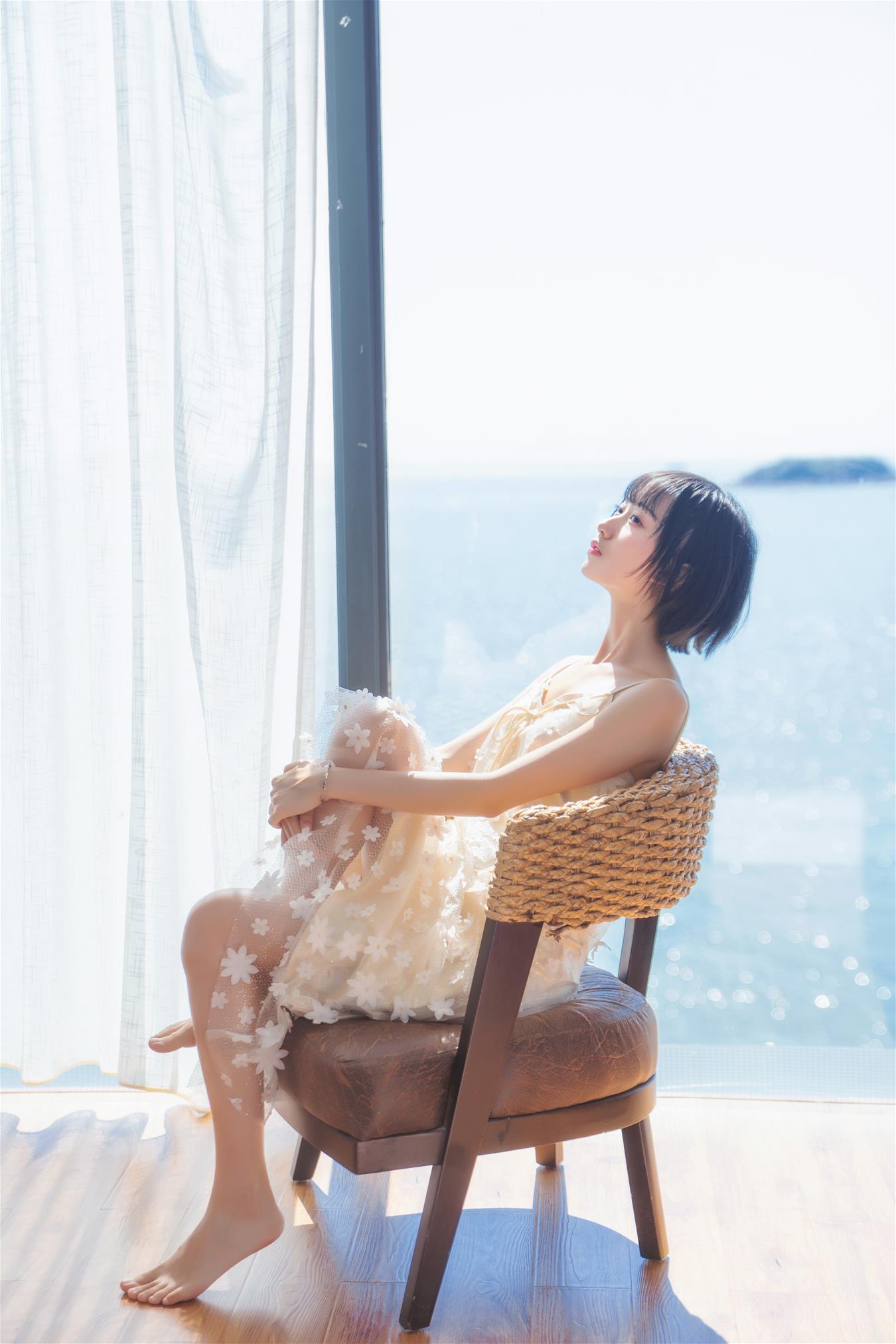 木绵绵OwO 暖冬的海 米色裙子 [22P-391MB]