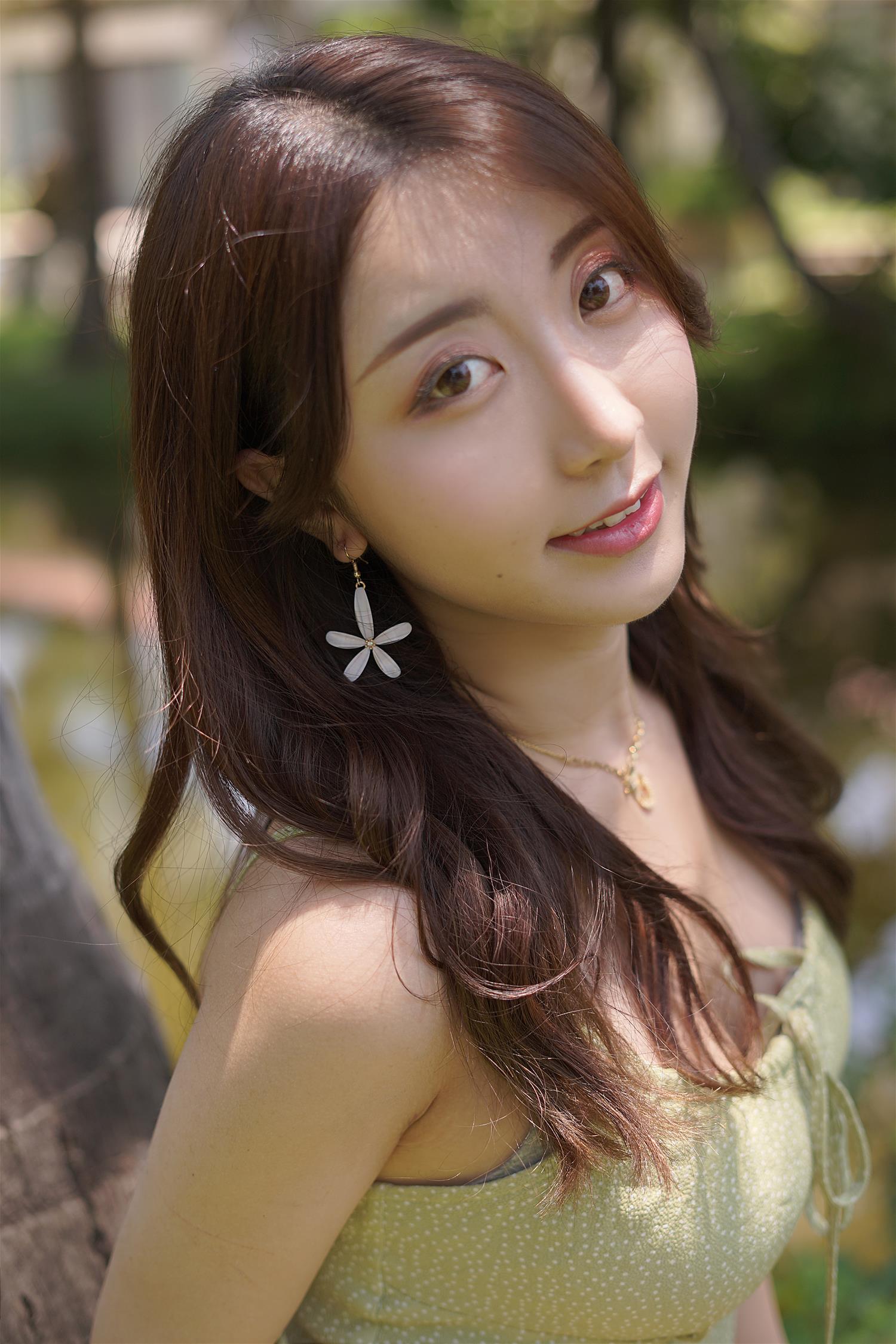 黑川 绿色连衣裙 [17P-181MB]