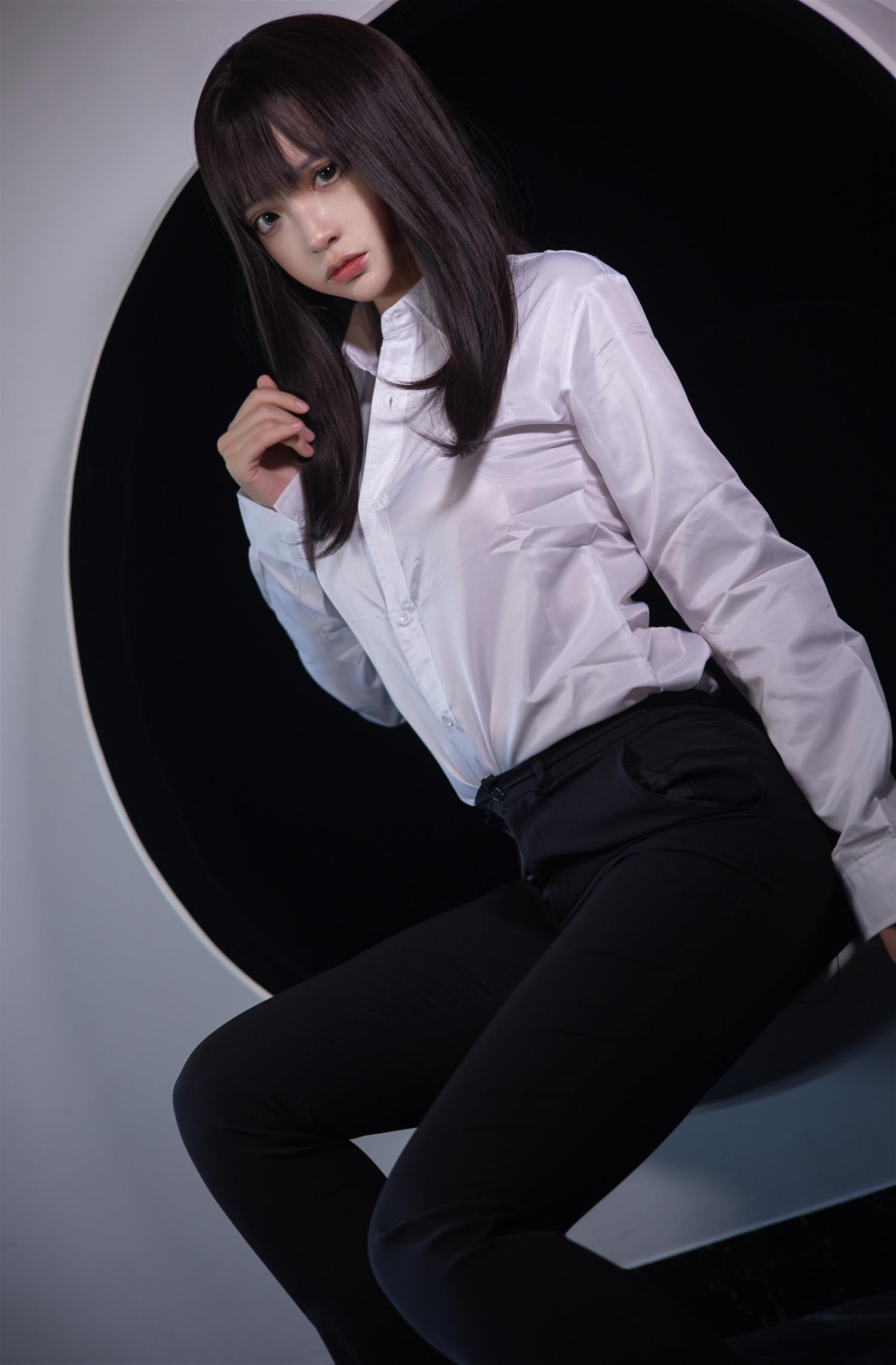 疯猫ss 职业ol [40P-594MB]