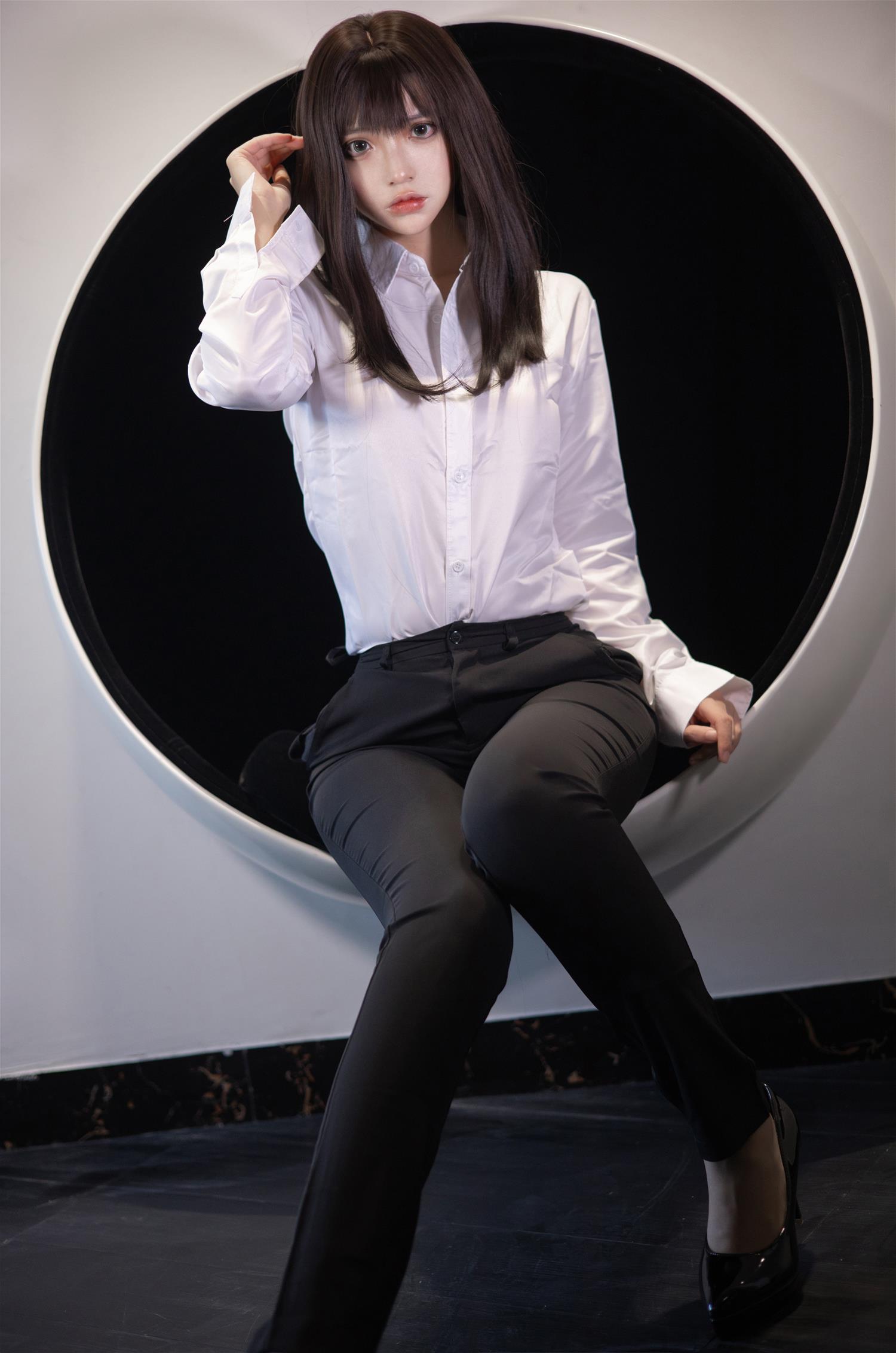 疯猫ss 职业ol [40P-594MB]