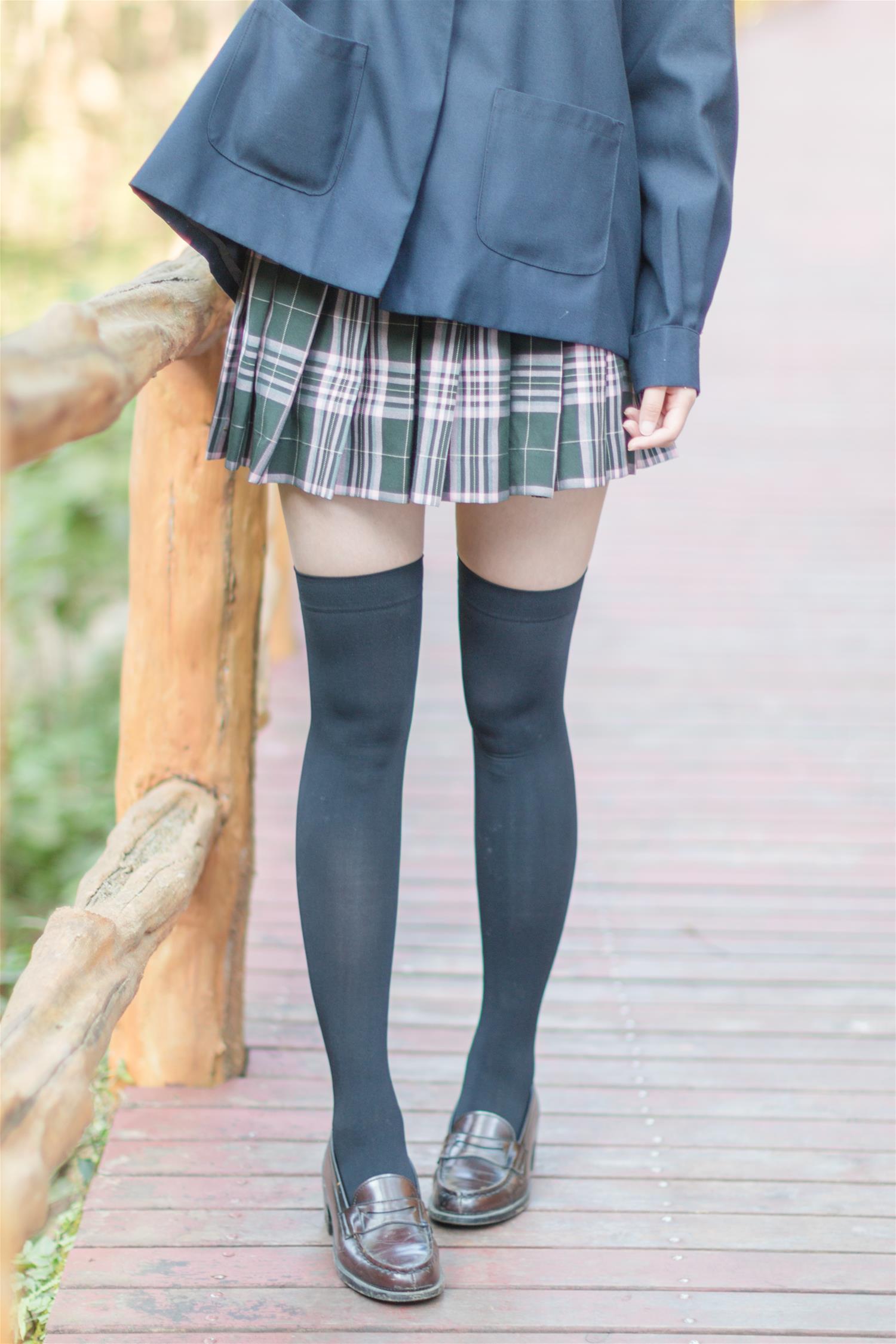 轻兰映画 VOL.002 户外黑丝&白丝 [44P-365MB]