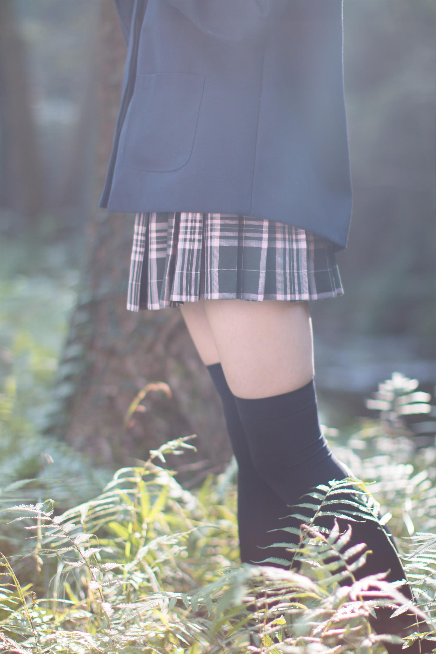 轻兰映画 VOL.002 户外黑丝&白丝 [44P-365MB]