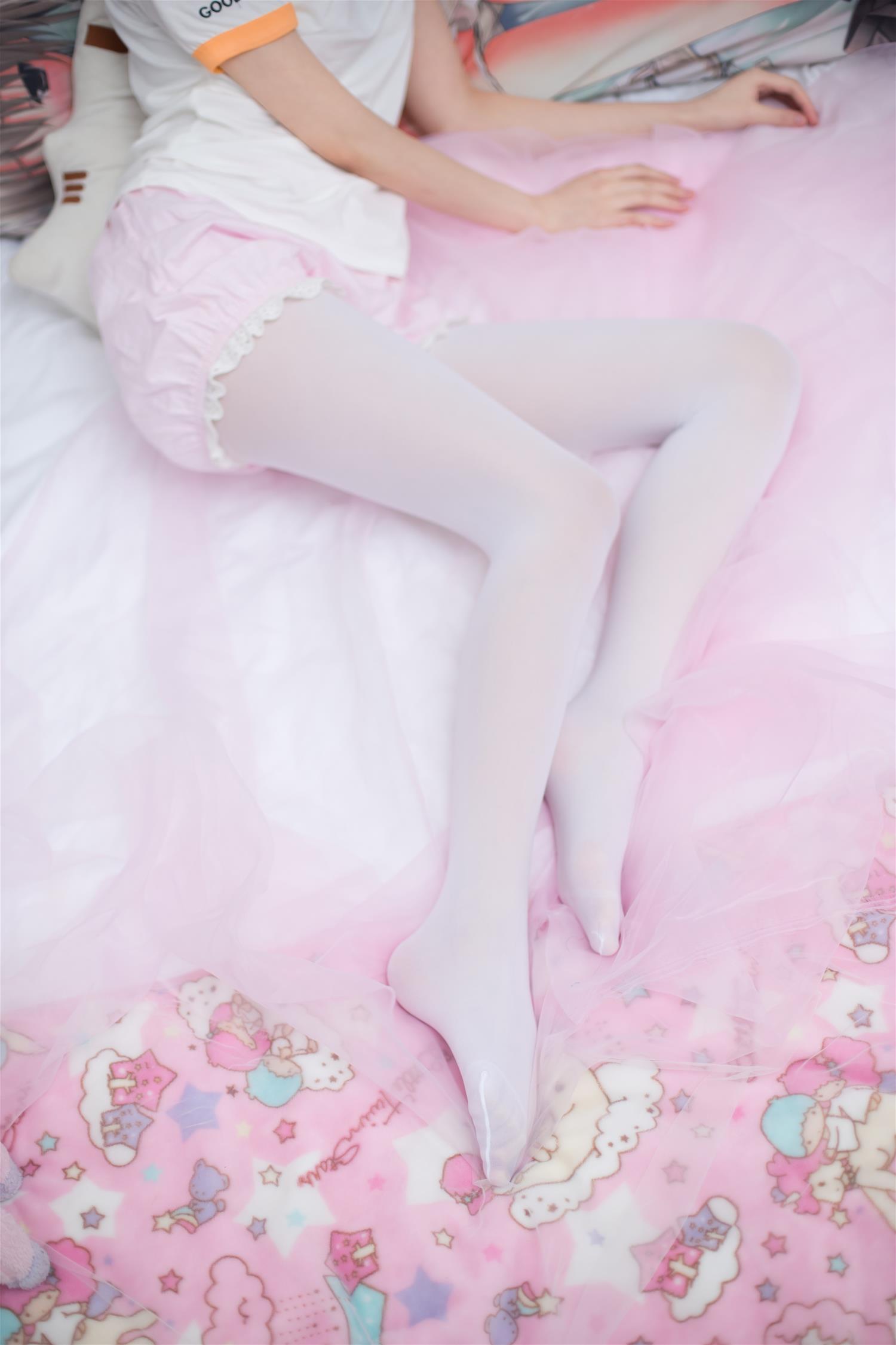 轻兰映画 VOL.010 萝莉丝袜秀 [61P-322MB]