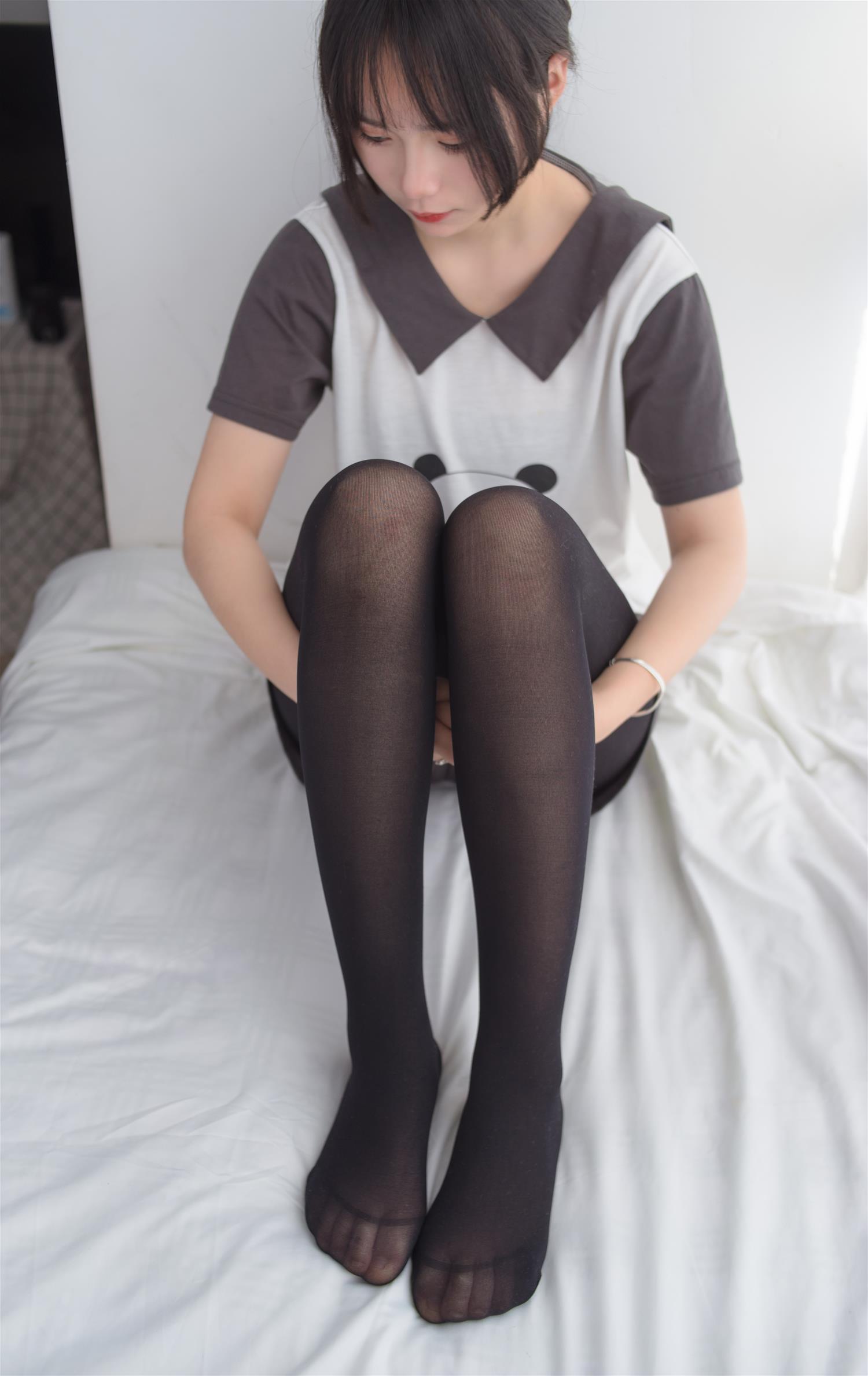 轻兰映画 VOL.012 可爱短发少女的黑丝 [60P-459MB]