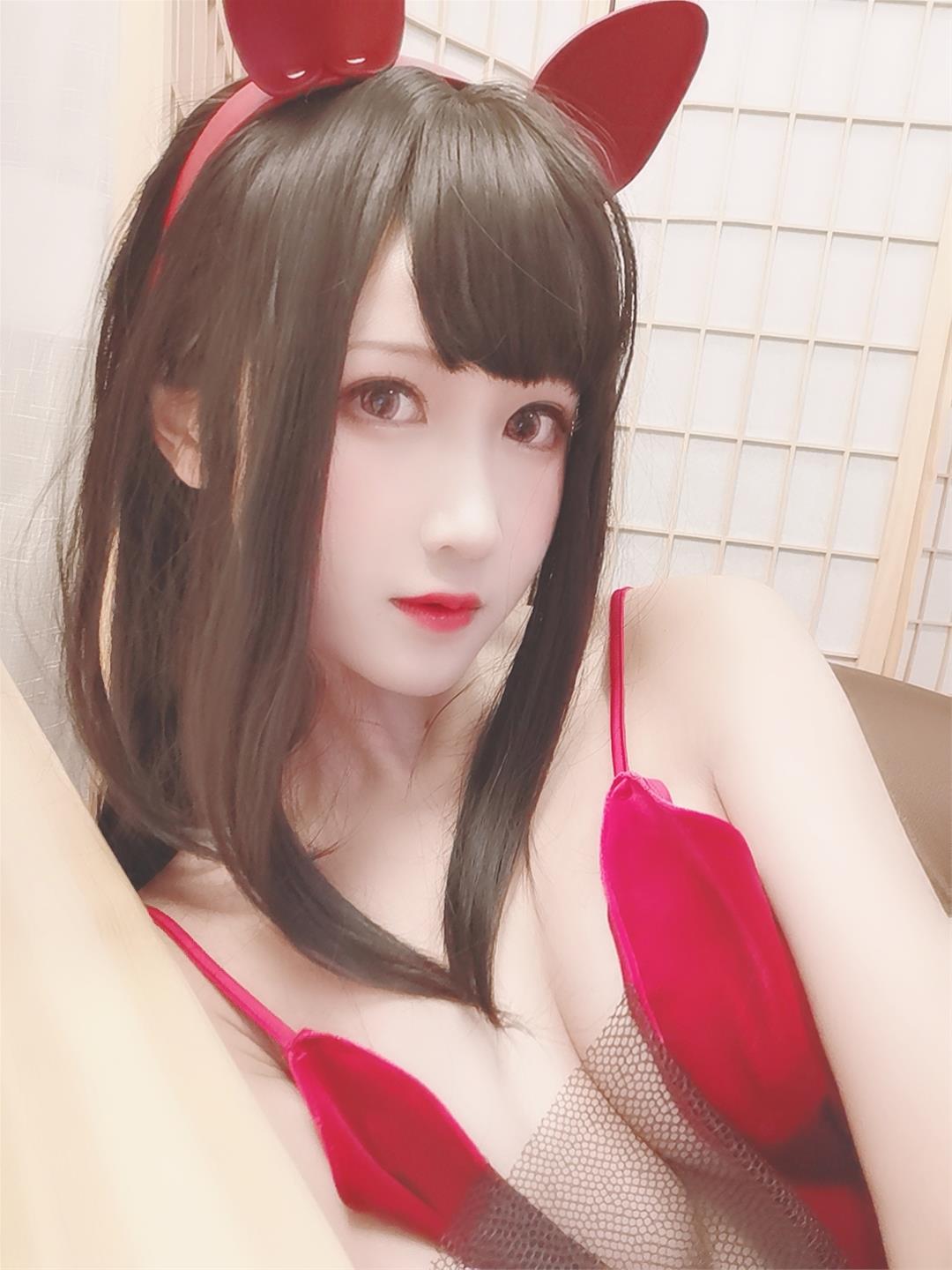 三度_69 酒红睡裙自拍 [9P-7MB]