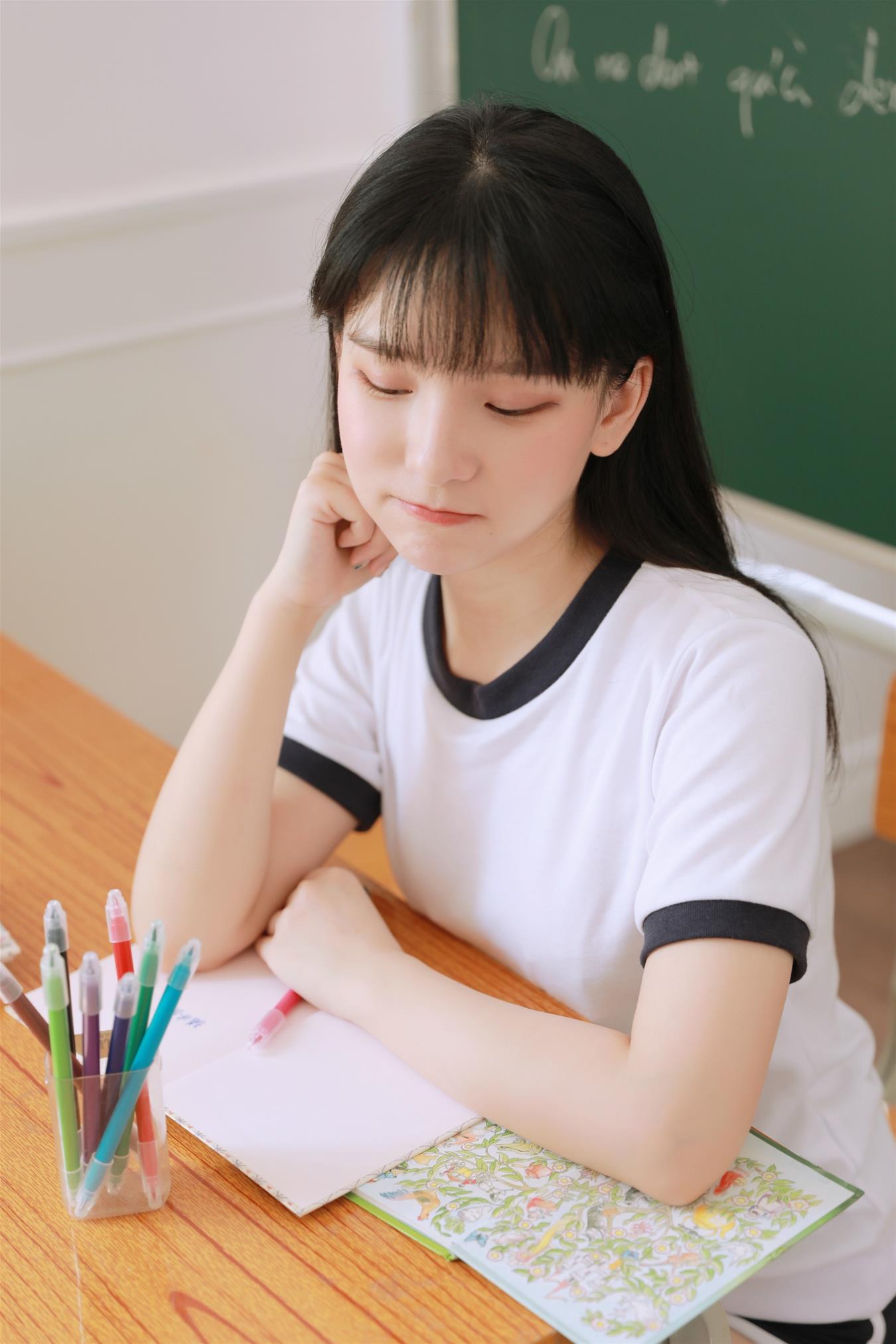 赵小臭 教室篇 [18P-16MB]