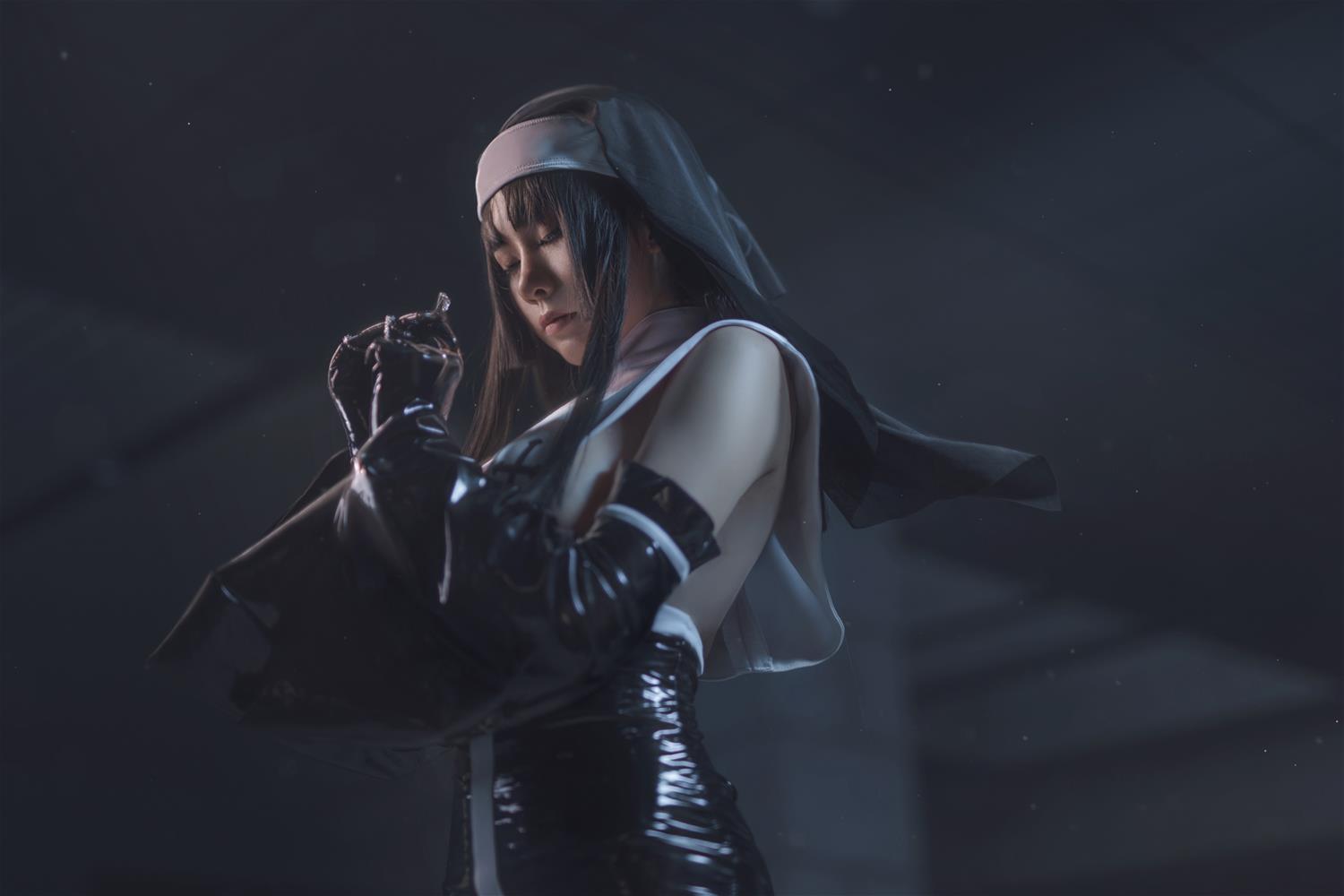 uki雨季 修女黑胶衣 [12P-86MB]