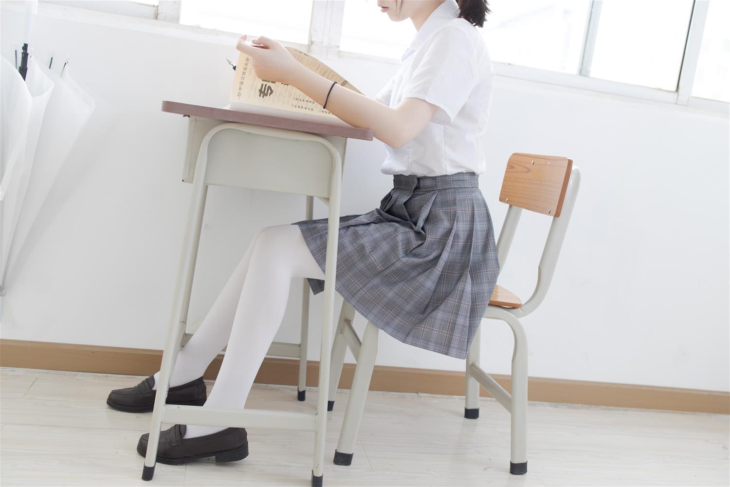 森萝财团 内部-001 真空白丝 [150P1V-4.66GB]