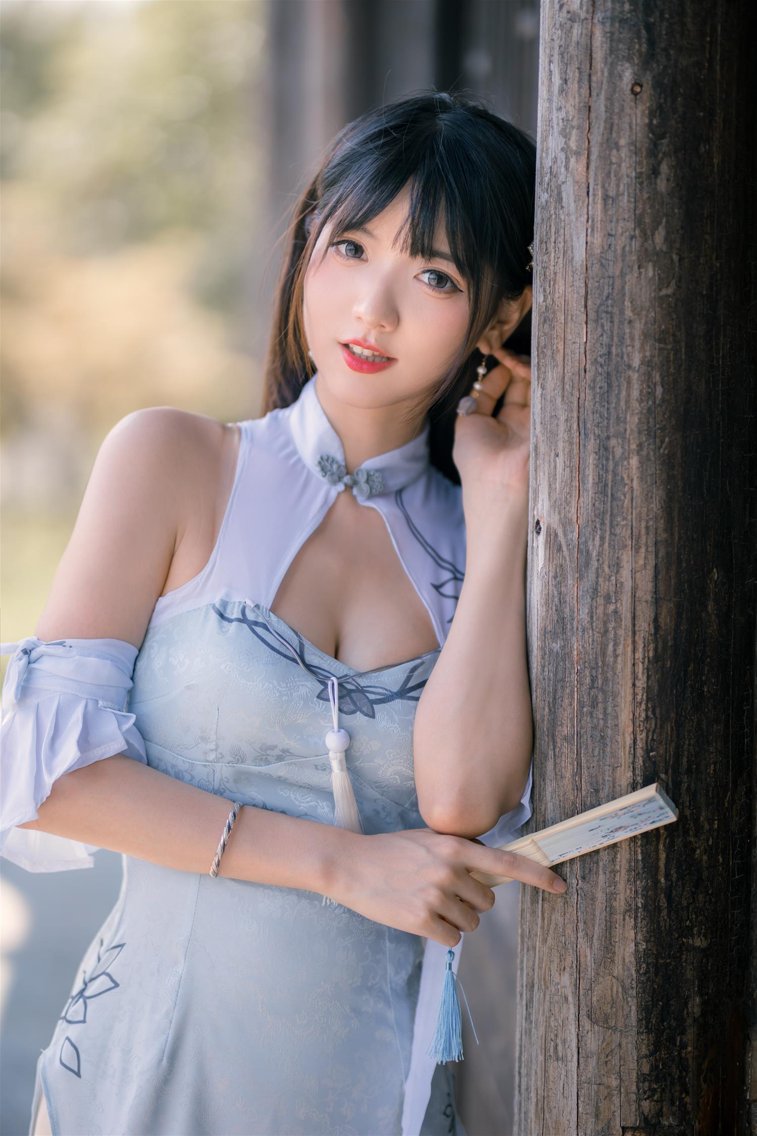 陆卿卿kyokyo 蓝色旗袍 [24P-103MB]