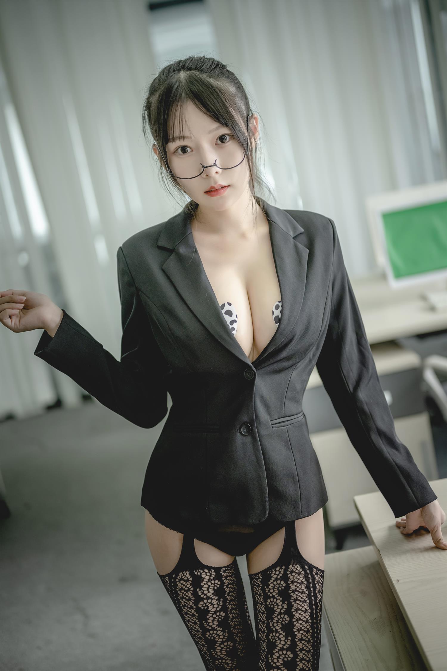 香草喵露露 黑色西装 [62P2V-1.26GB]