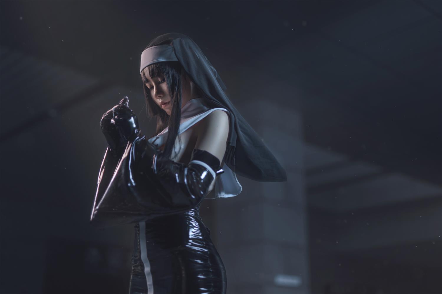 uki雨季 修女黑胶衣 [12P-86MB]