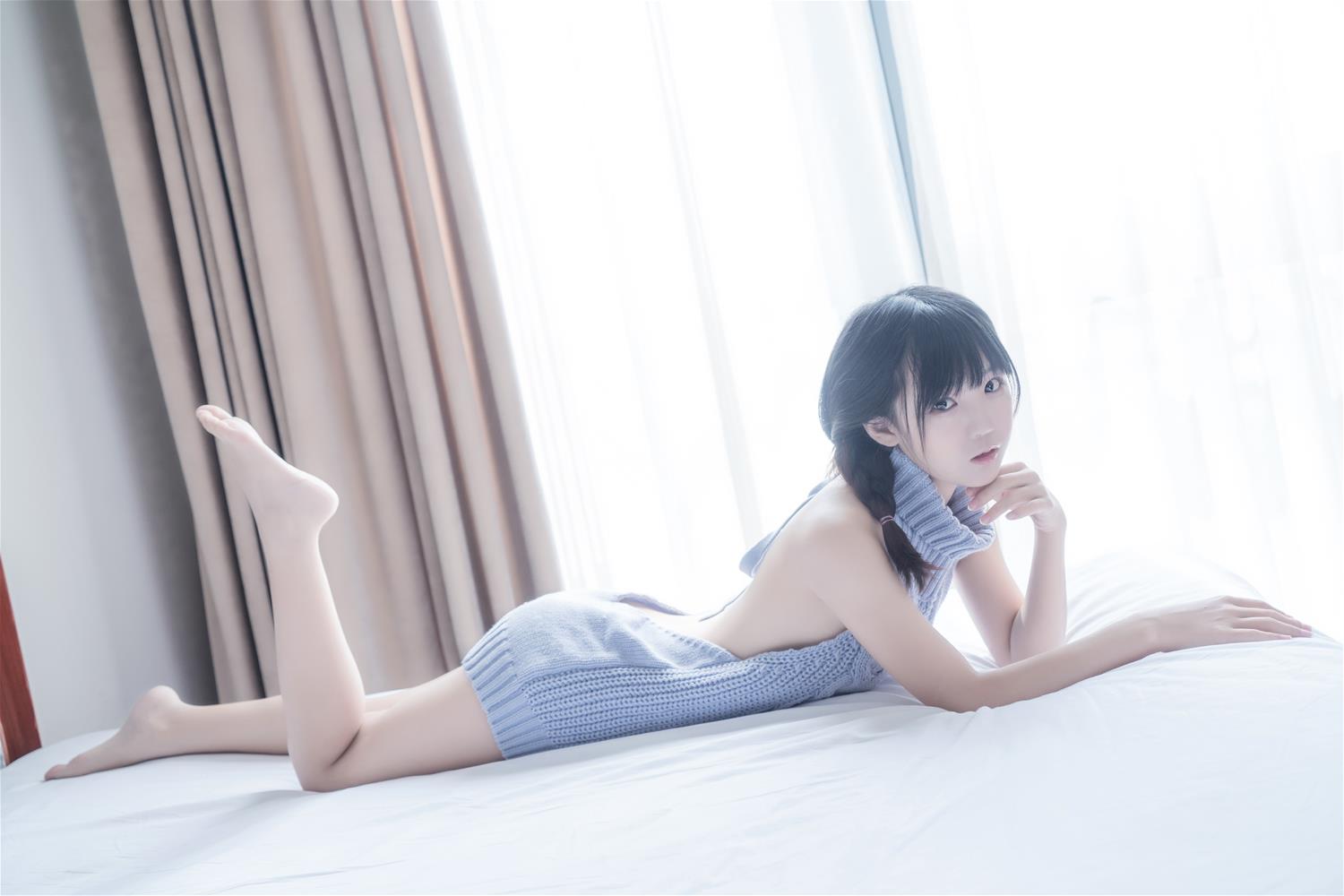 御子Yumiko 漏背毛衣 [10P-116MB]