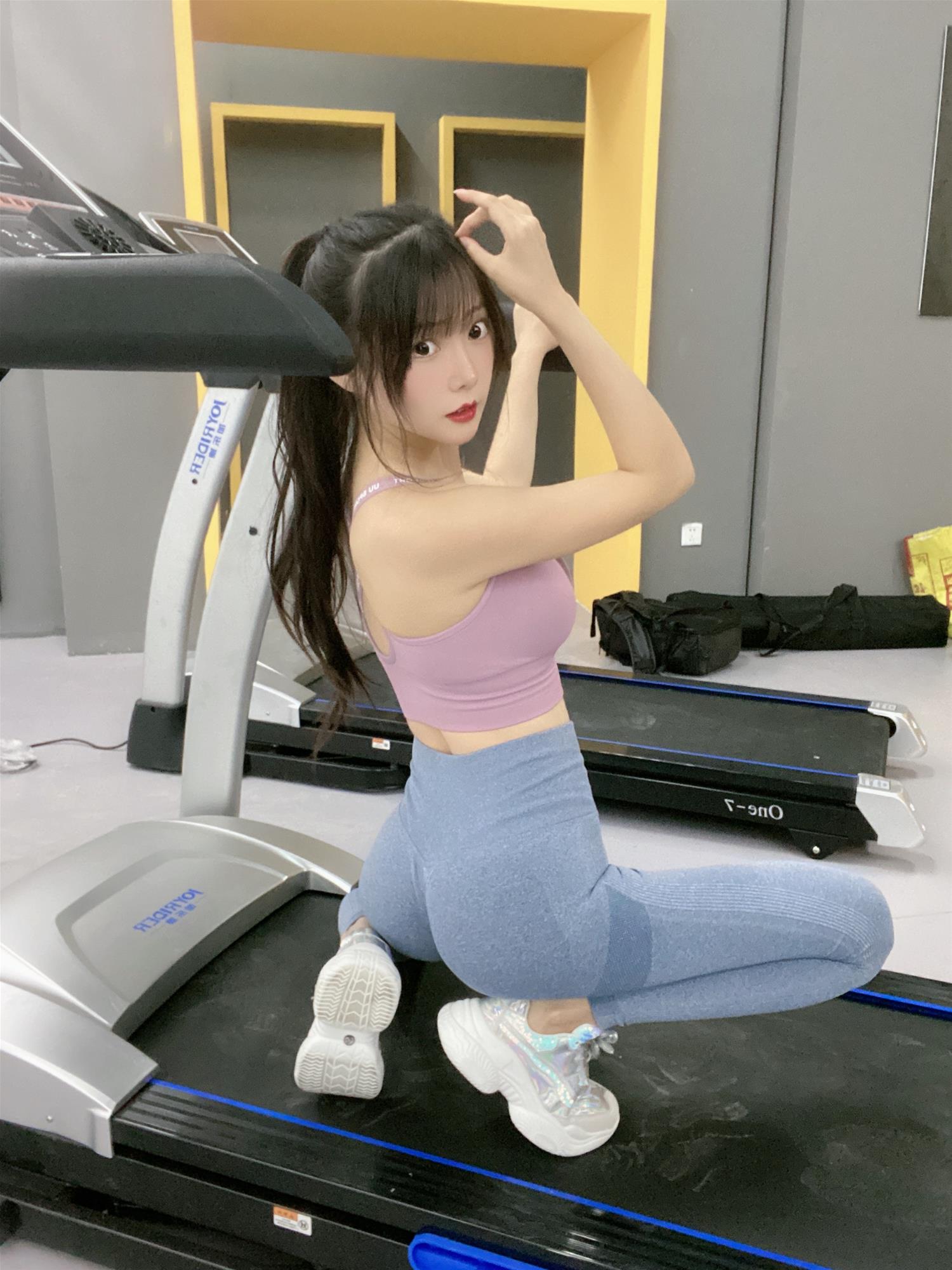 香草喵露露 小露乱撞 瑜伽服自拍 [32P1V-486MB]