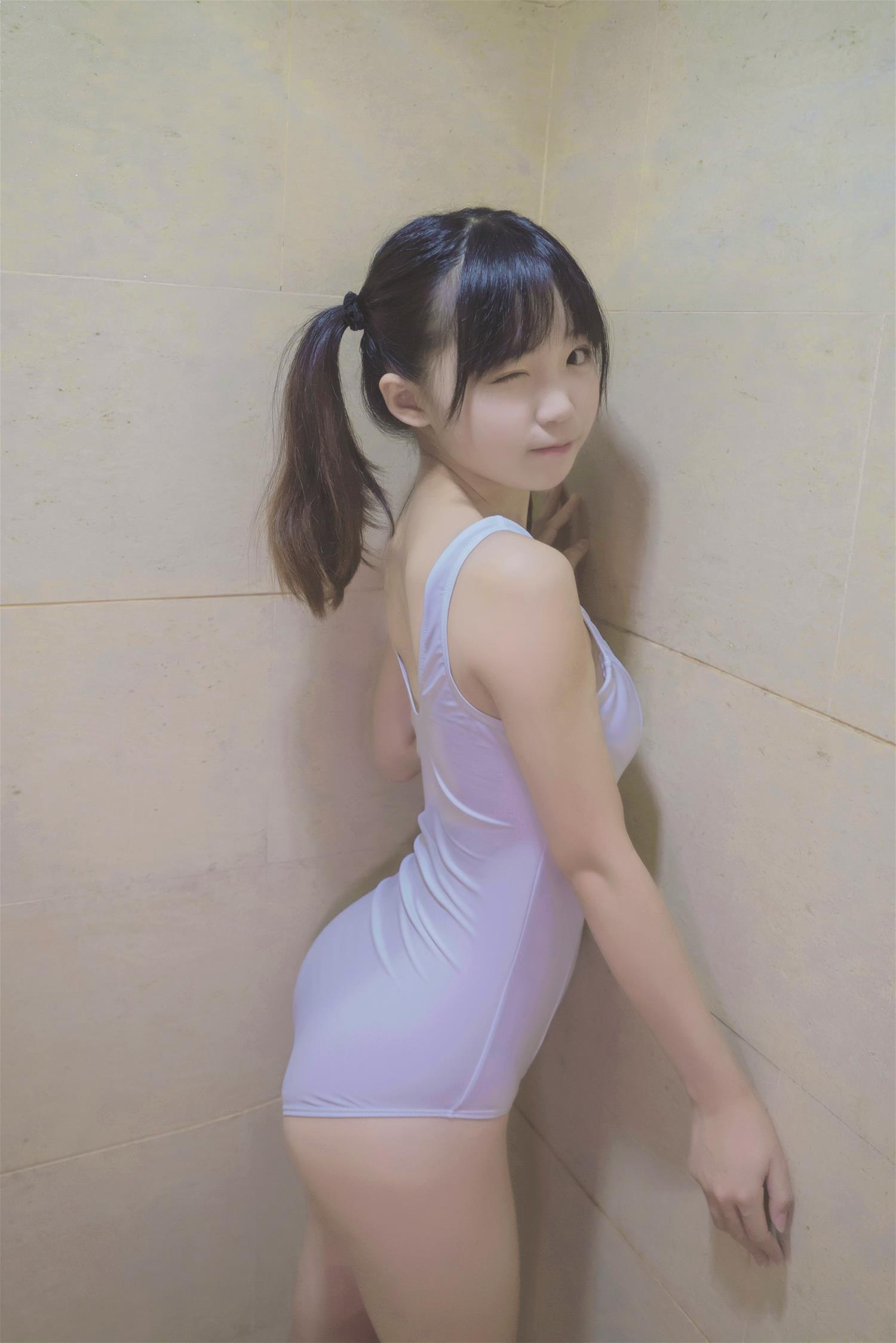 御子Yumiko 白色死库水 [16P-65MB]