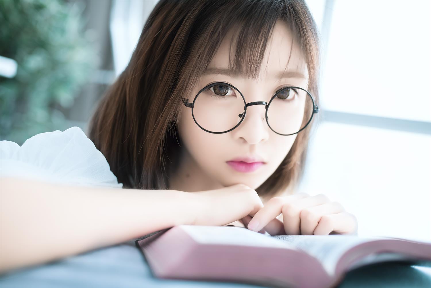 王羽杉Barbieshy 白裙 [8P-6MB]