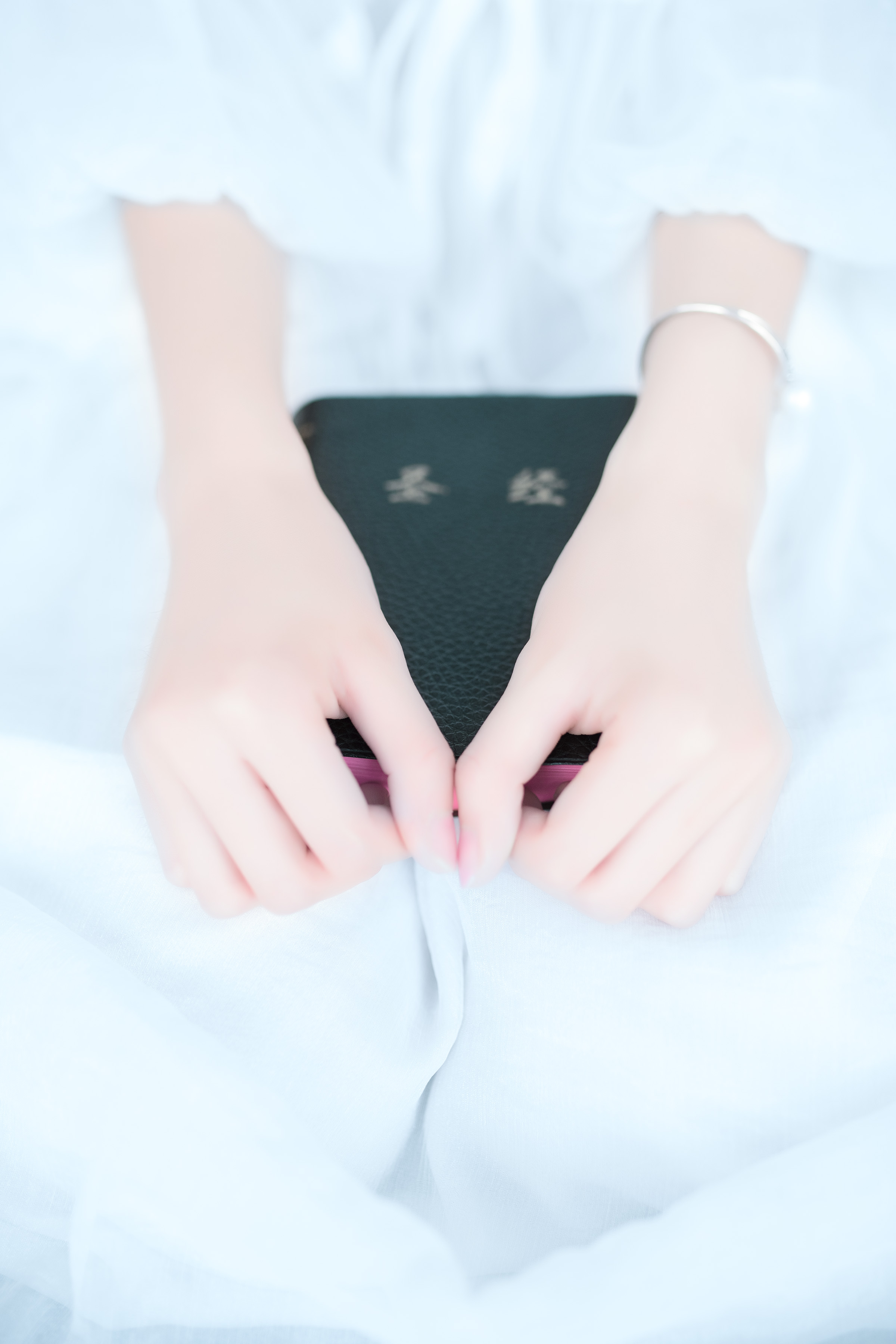 王羽杉Barbieshy 白裙 [8P-6MB]