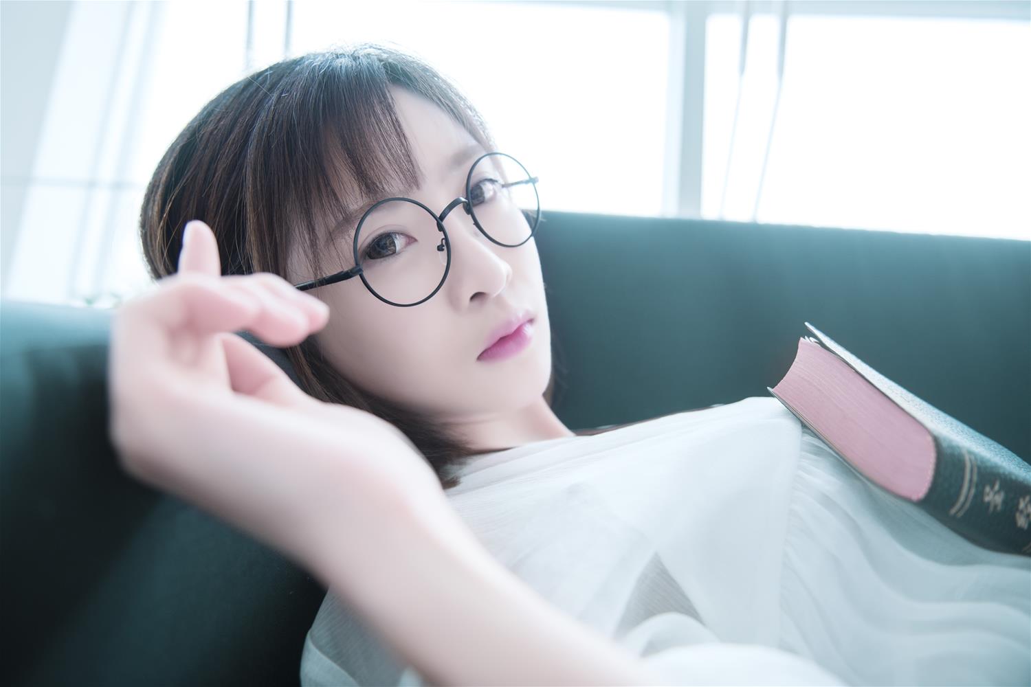 王羽杉Barbieshy 白裙 [8P-6MB]