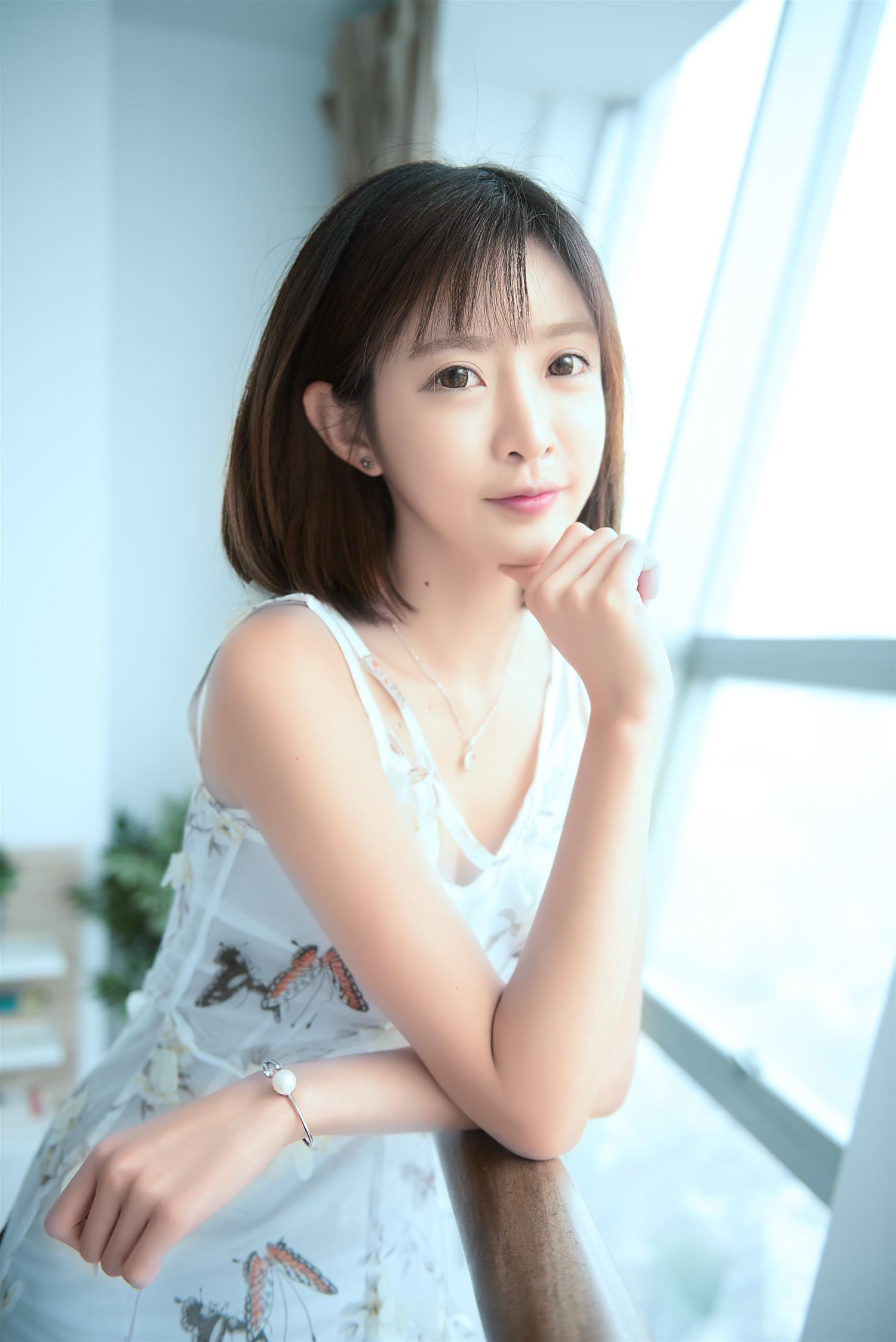 王羽杉Barbieshy 白裙 [8P-6MB]