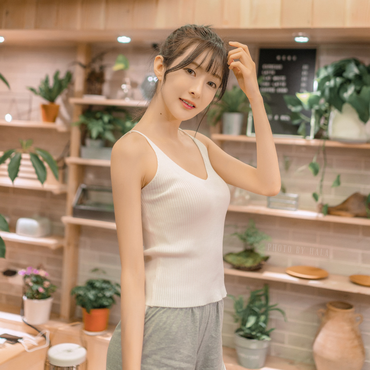 王羽杉Barbieshy 吊带背心 [65P-10MB]