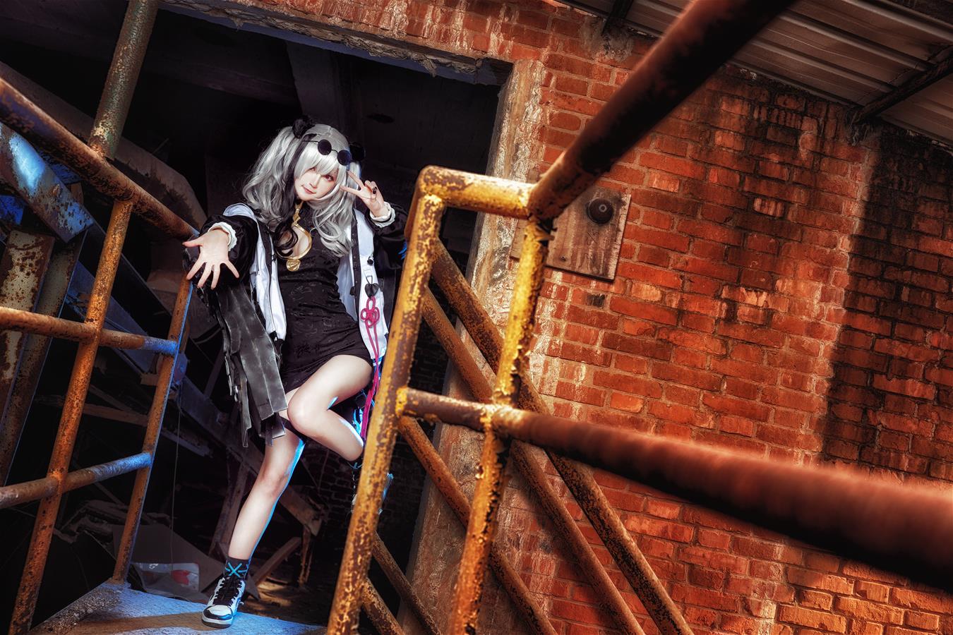 yui金鱼 食铁兽 [15P-216MB]