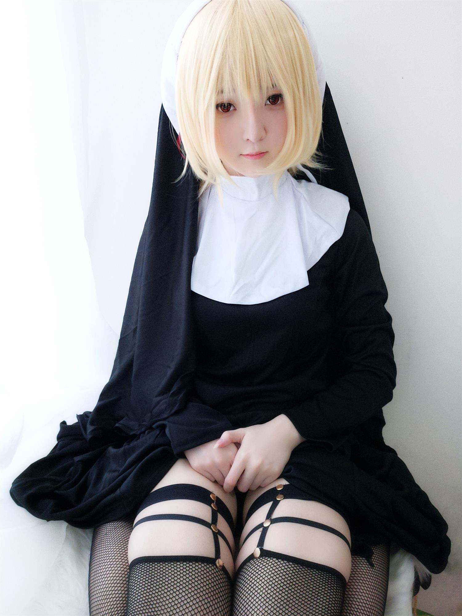 一小央泽 黑修女 [21P-84MB]