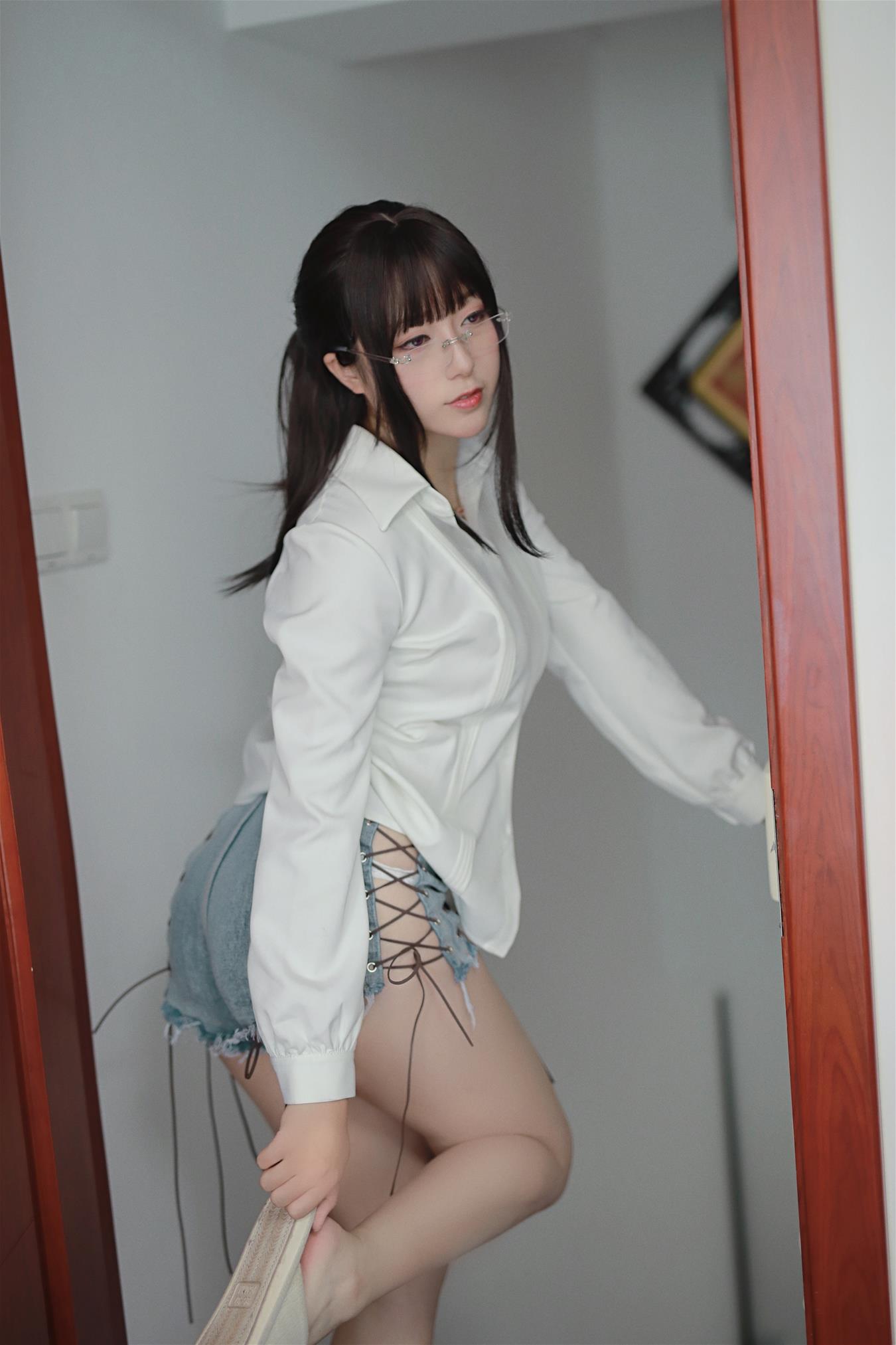 小容仔咕咕咕w 创口贴OL [36P1V-320MB]