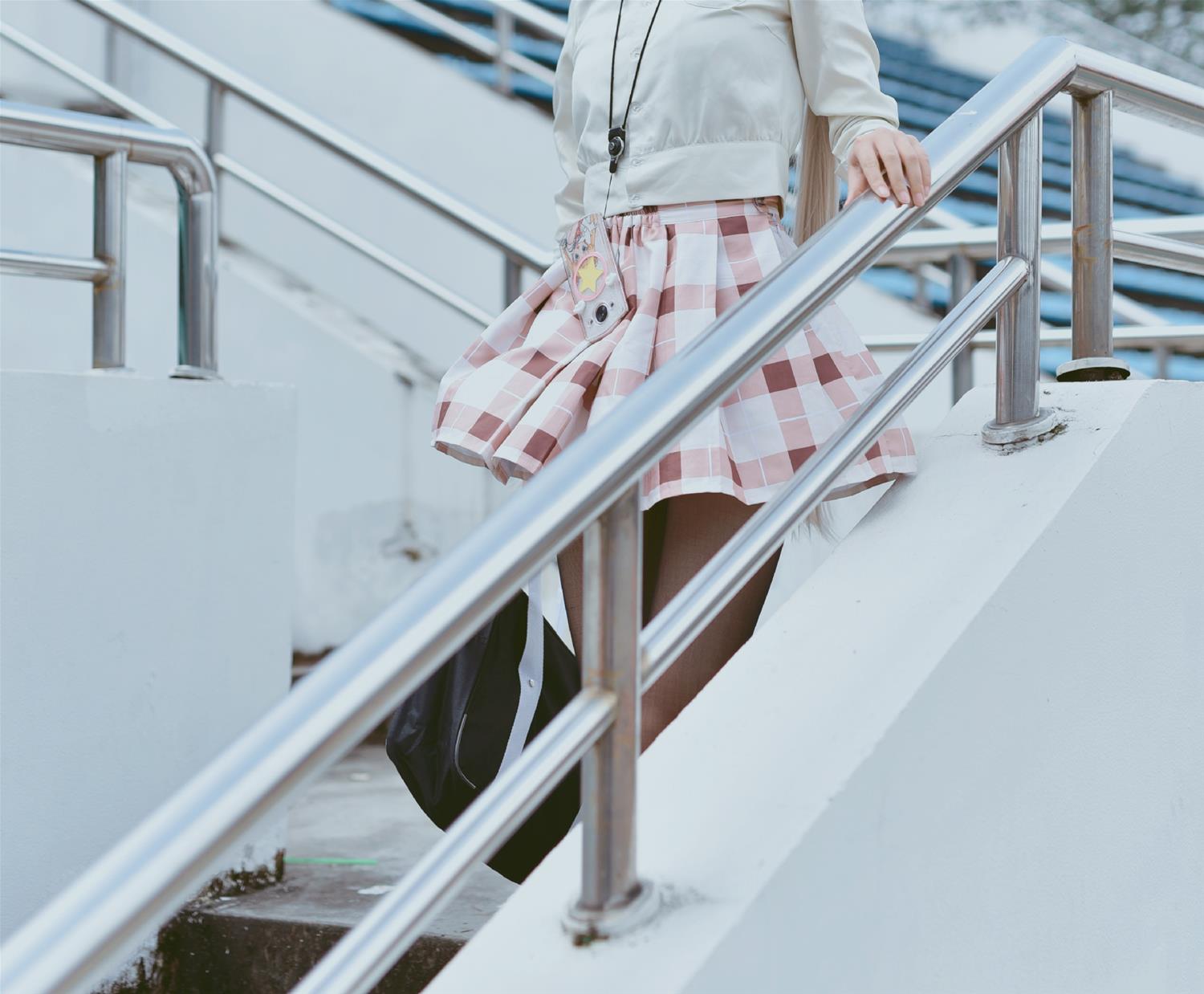 五更百鬼 校服穹妹 [12P-72MB]