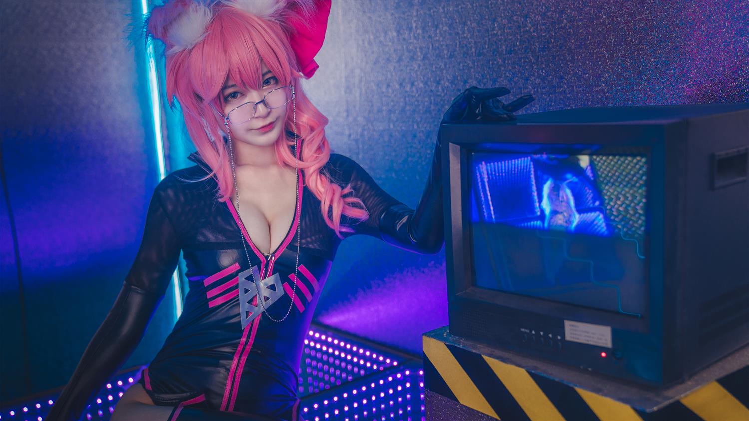 铁板烧鬼舞w 杀阶玉藻前 [13P-203MB]