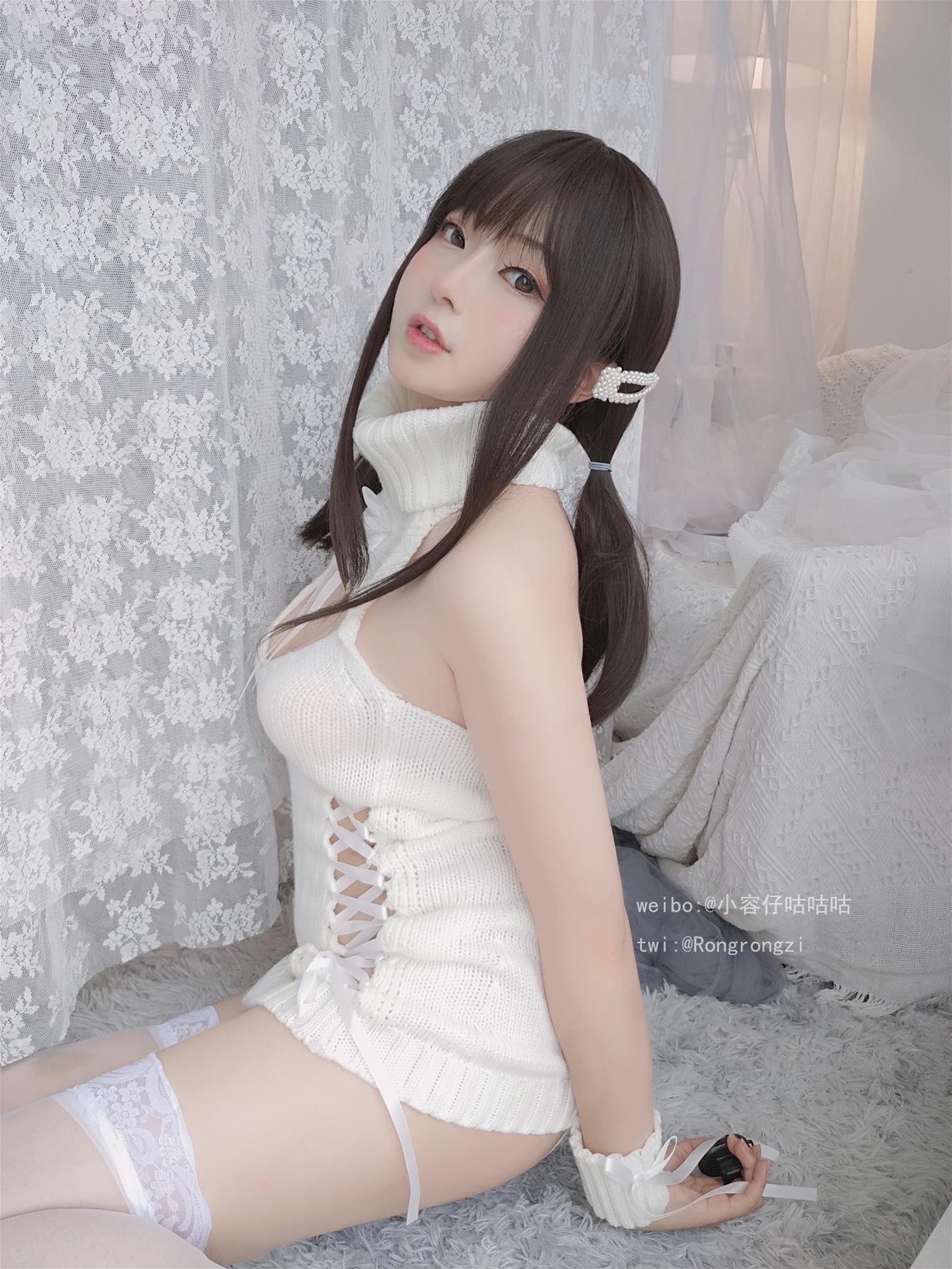 小容仔咕咕咕w 女友向 纯白毛衣 [21P1V-229MB]