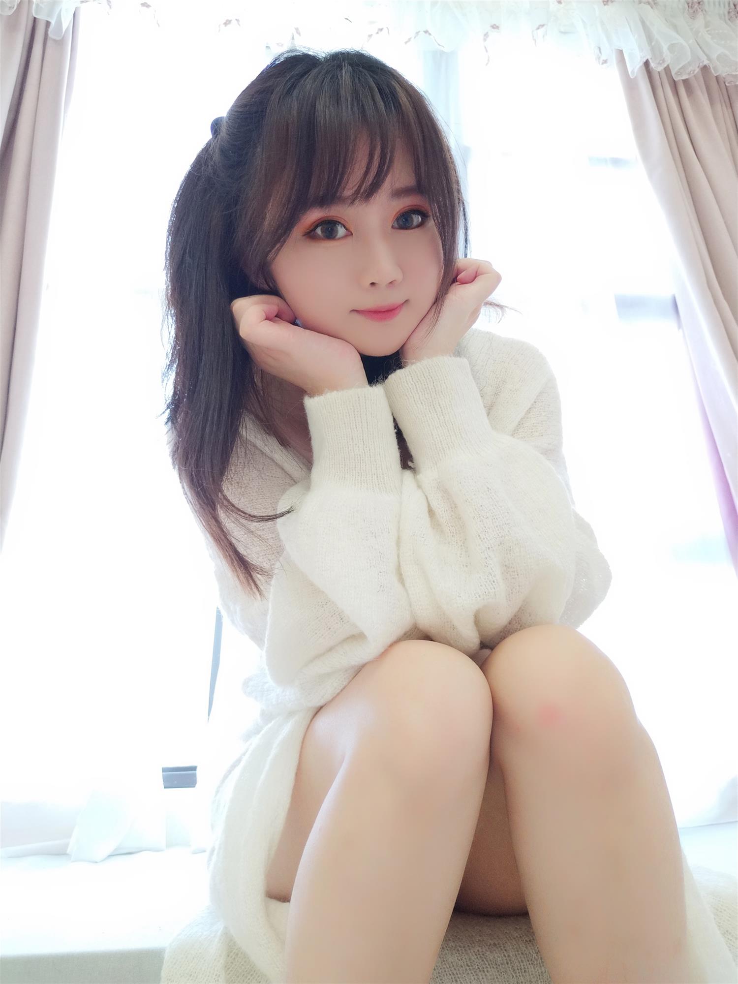 是依酱吖 黑色情趣内衣 [28P-47MB]