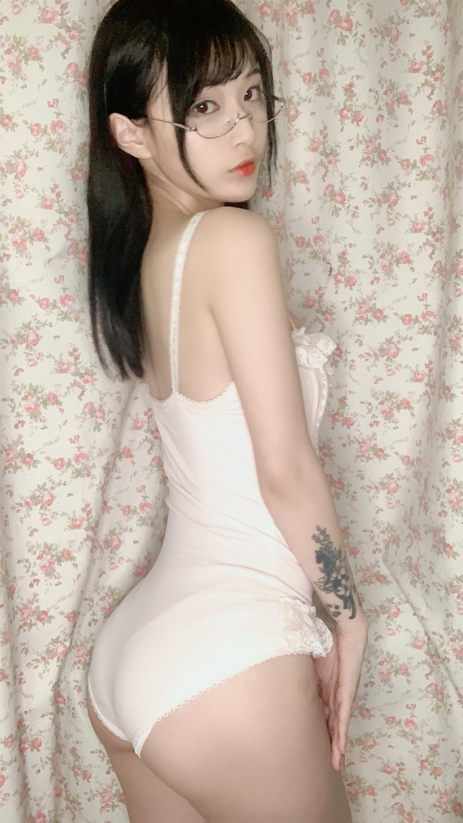 铁板烧鬼舞w 内衣连体 [13P-42MB]