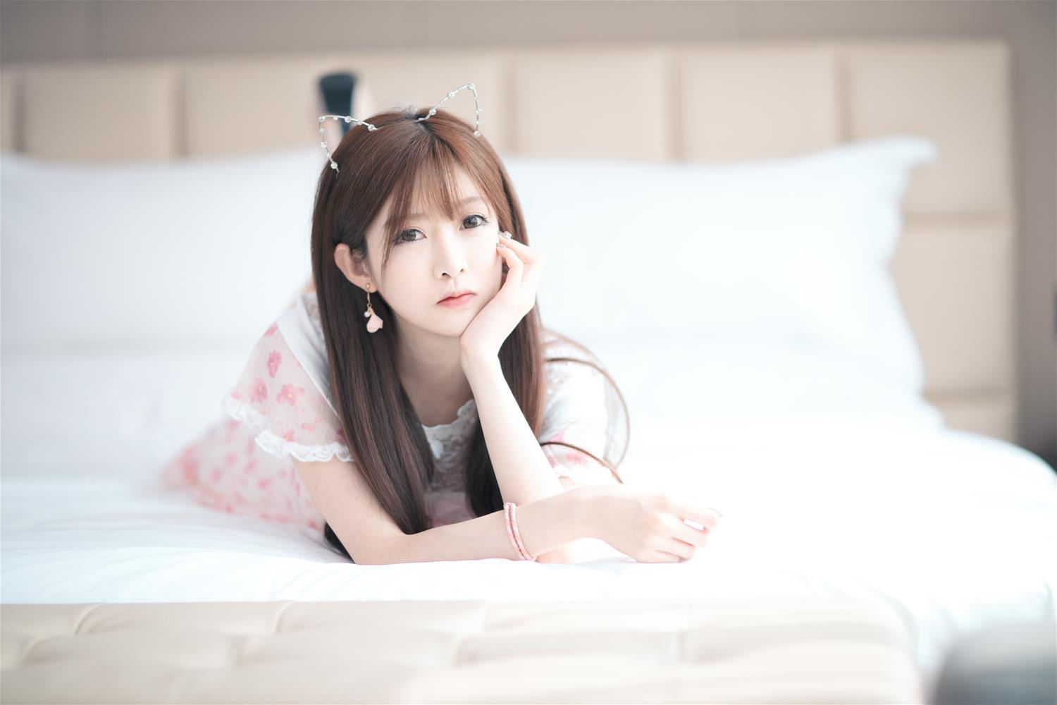 王羽杉Barbieshy 粉色连衣裙 [16P-52MB]