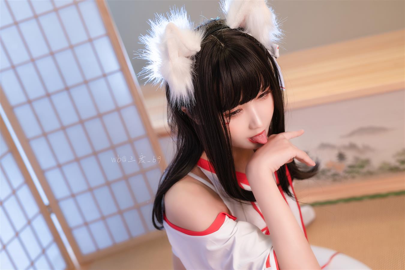 三度_69 狐巫女 [33P2V-335MB]