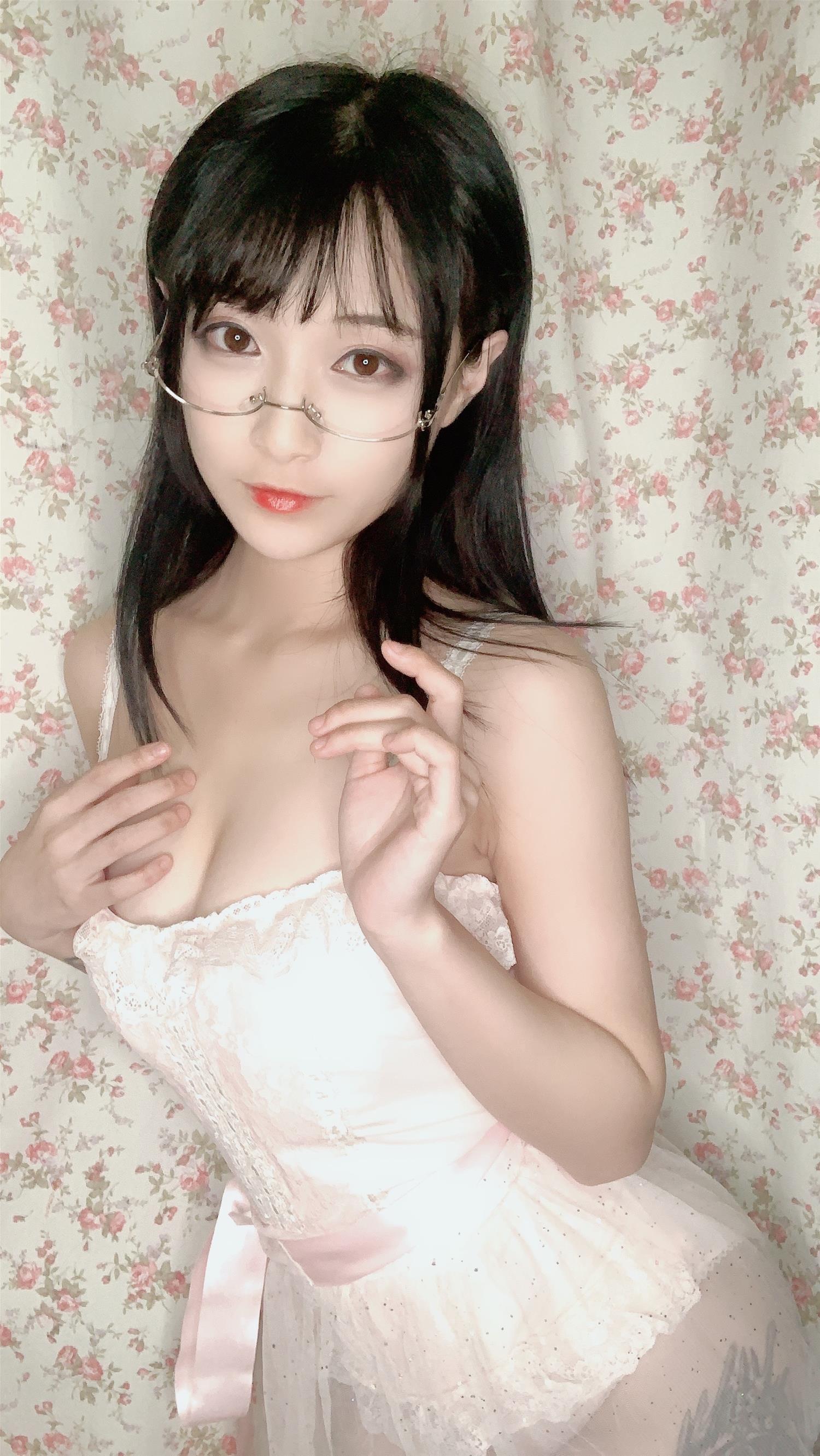 铁板烧鬼舞w 内衣连体 [13P-42MB]