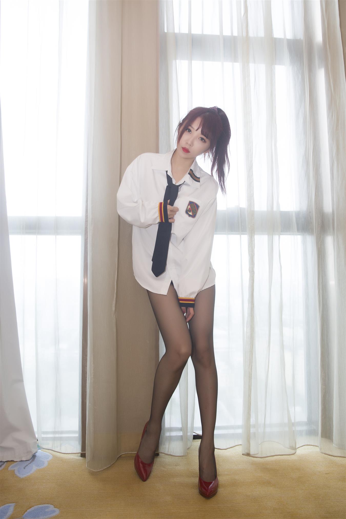 小女巫露娜 白衬衣 [28P-284MB]