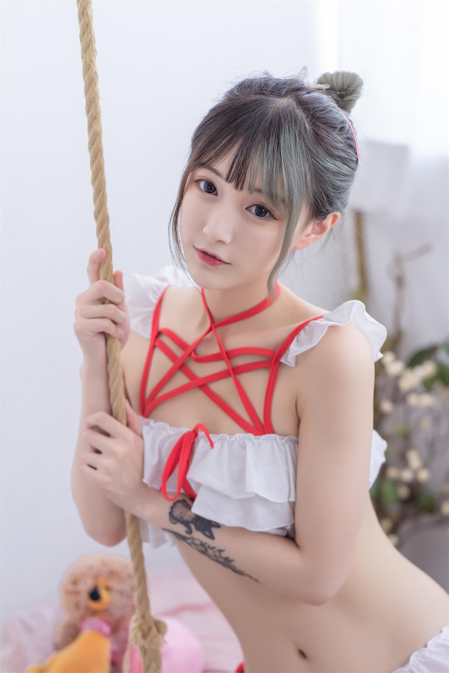 铁板烧鬼舞w 制服本 泳装 [20P-193MB]