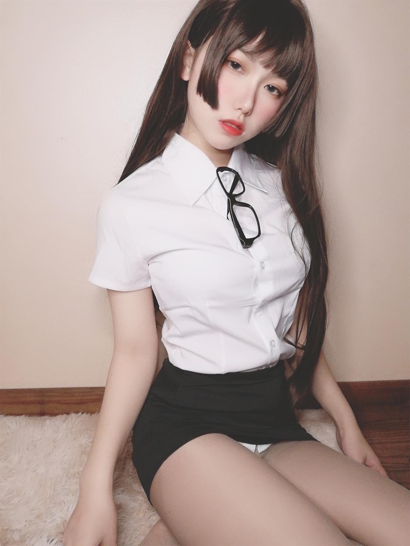 芋圆侑子 醉酒小秘书 [53P4V-92MB]