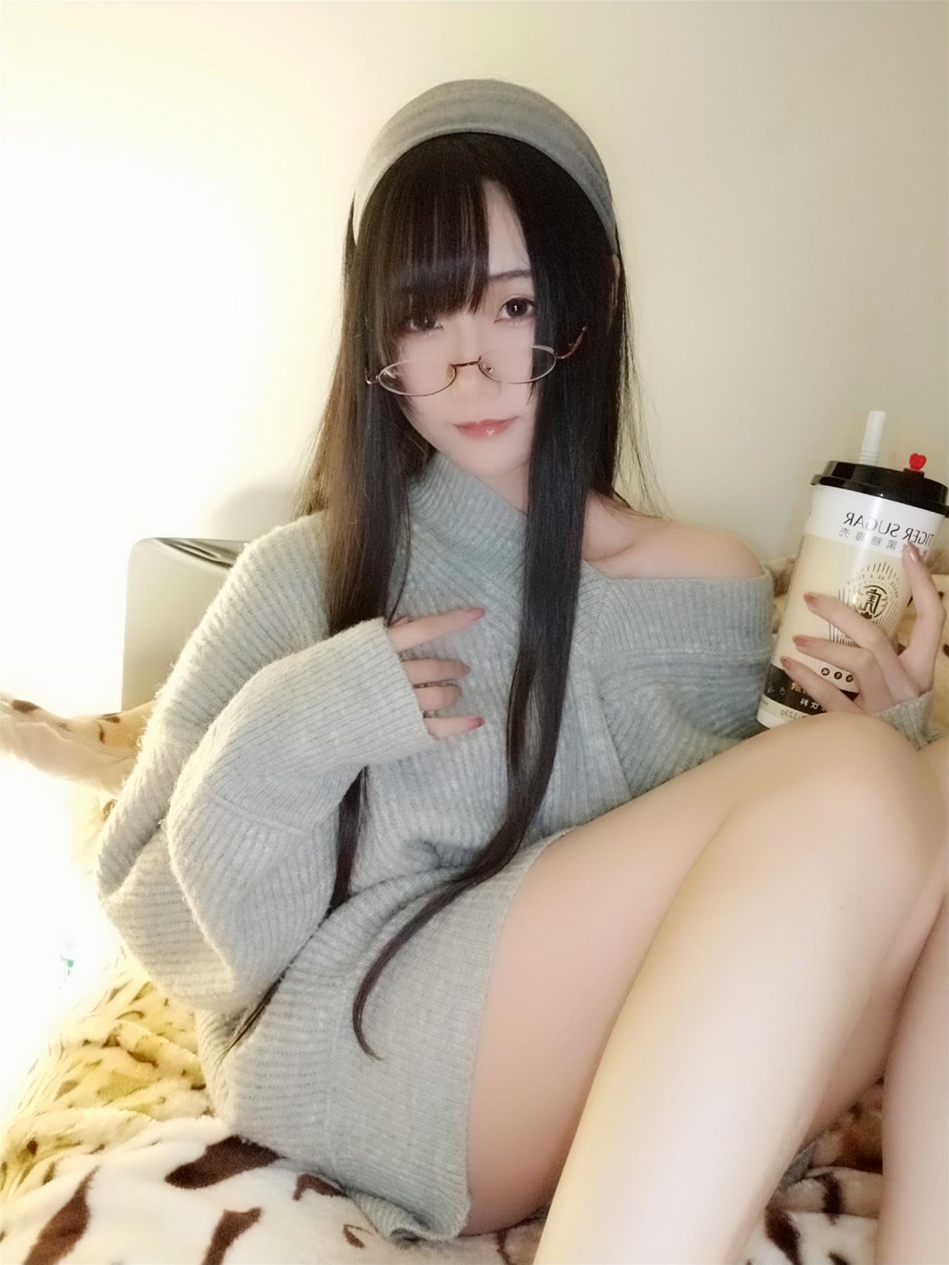 曉美媽 奶茶小姐 [11P-34MB]