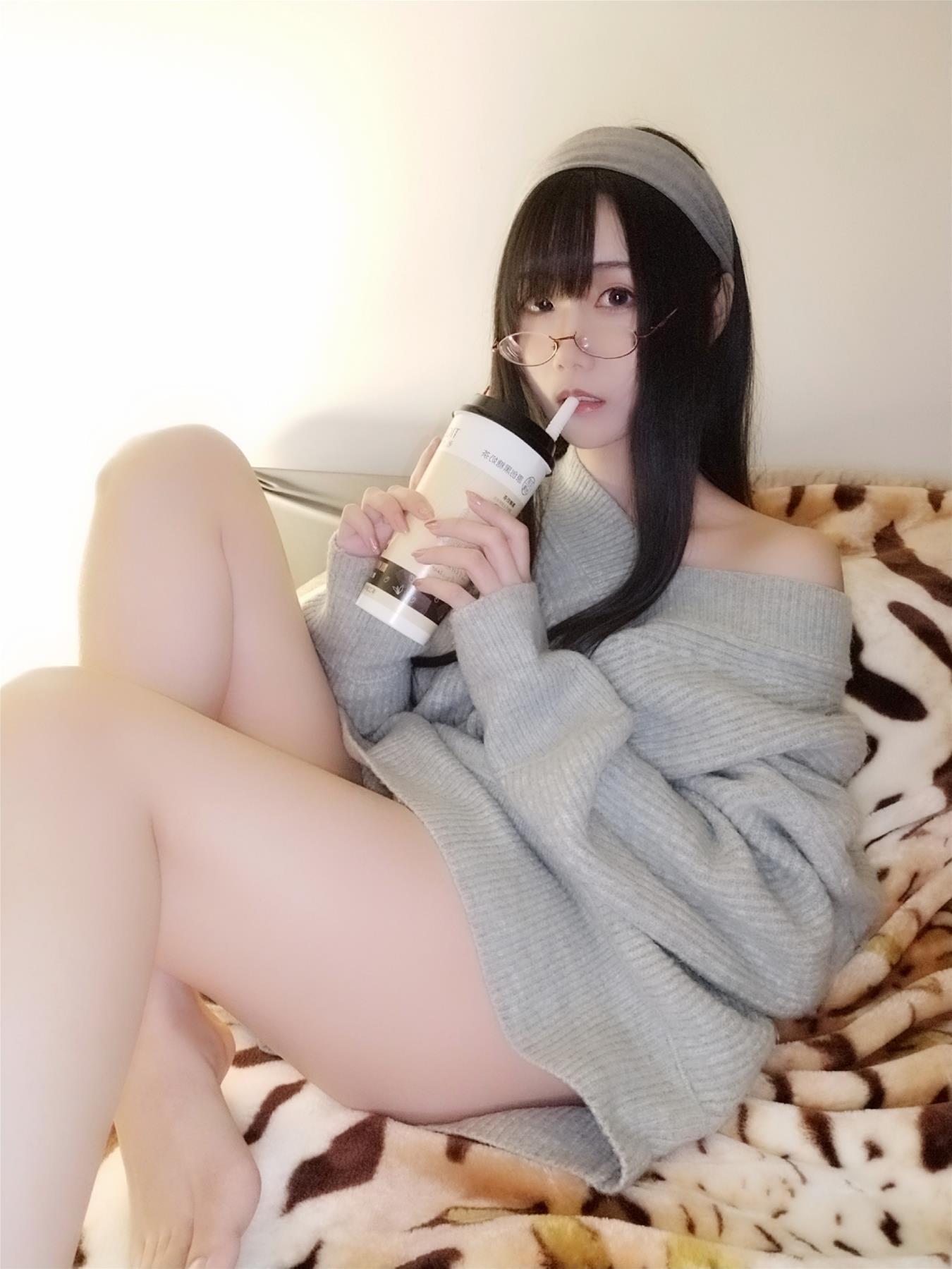 曉美媽 奶茶小姐 [11P-34MB]