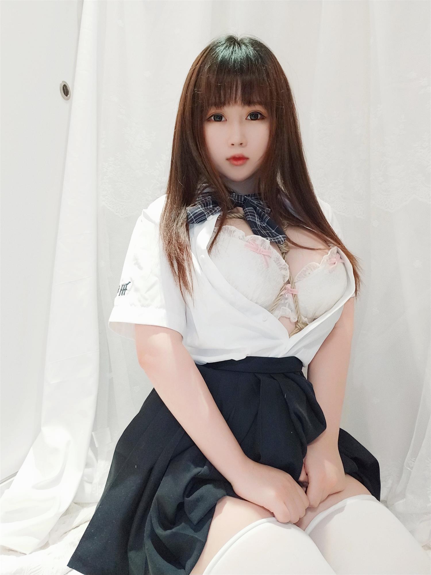 是依酱吖 裙底的秘密 [30P-70MB]