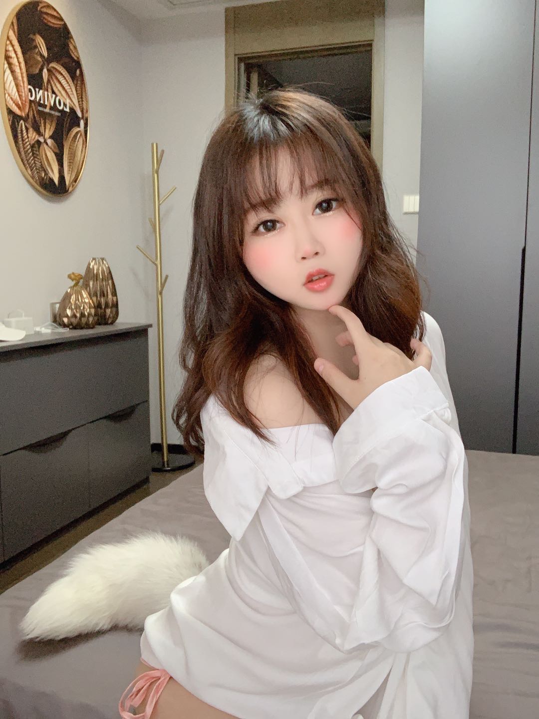 是依酱吖 尾巴 [24P-3MB]