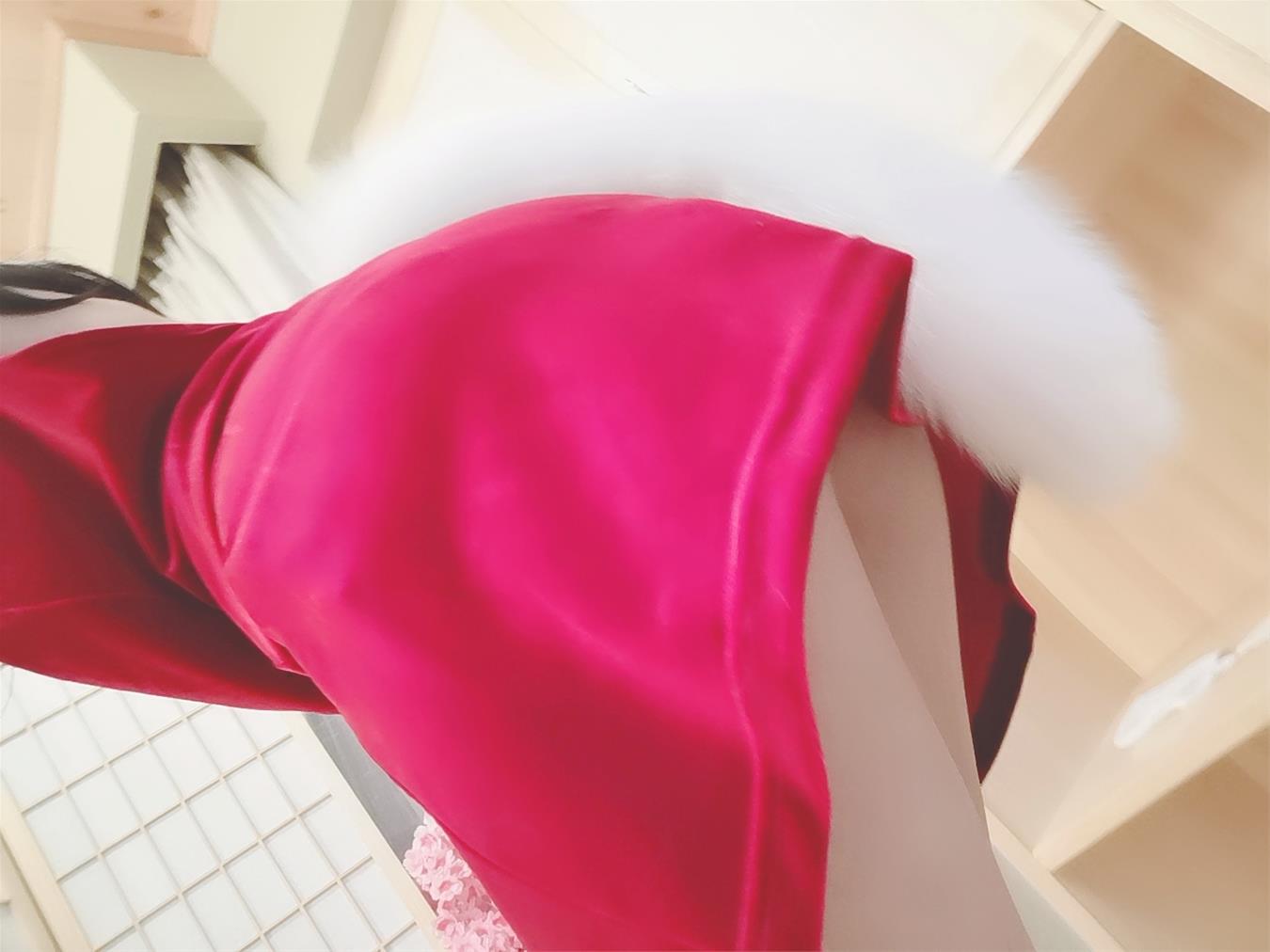 三度_69 酒红睡裙自拍 [9P-7MB]