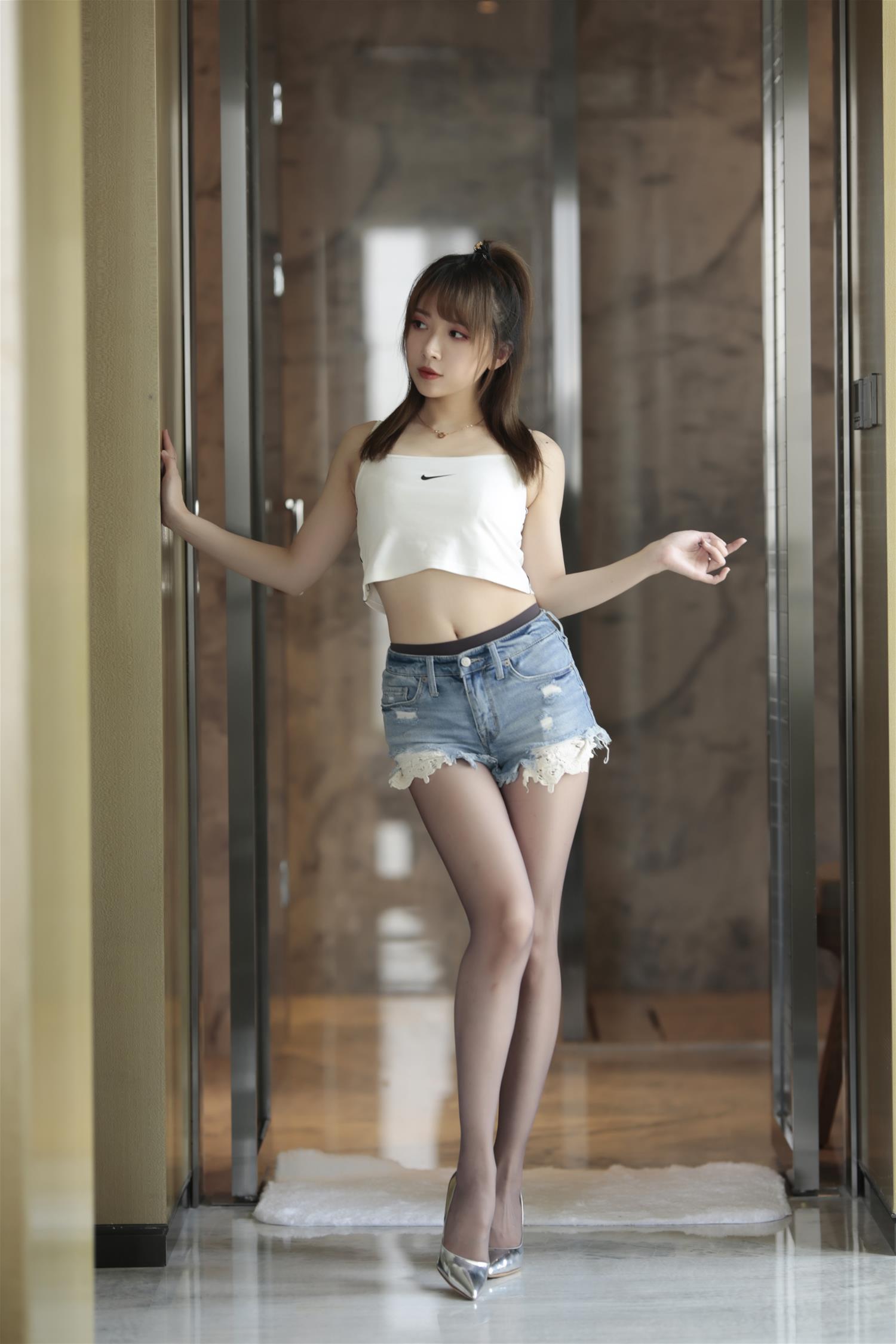 小女巫露娜 牛仔小裤裤 [84P-537MB]