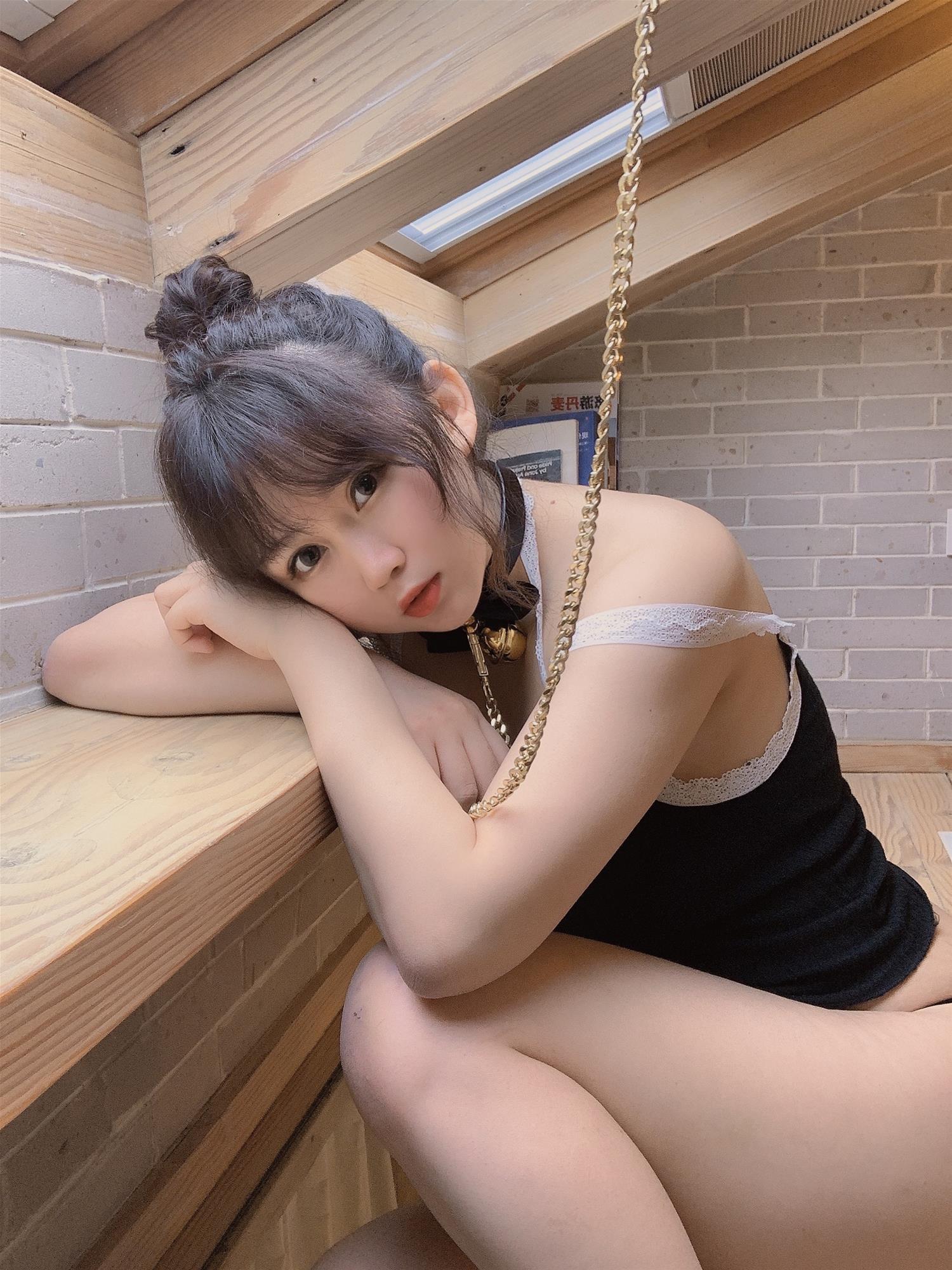 是依酱吖 囚禁 [39P2V-111MB]