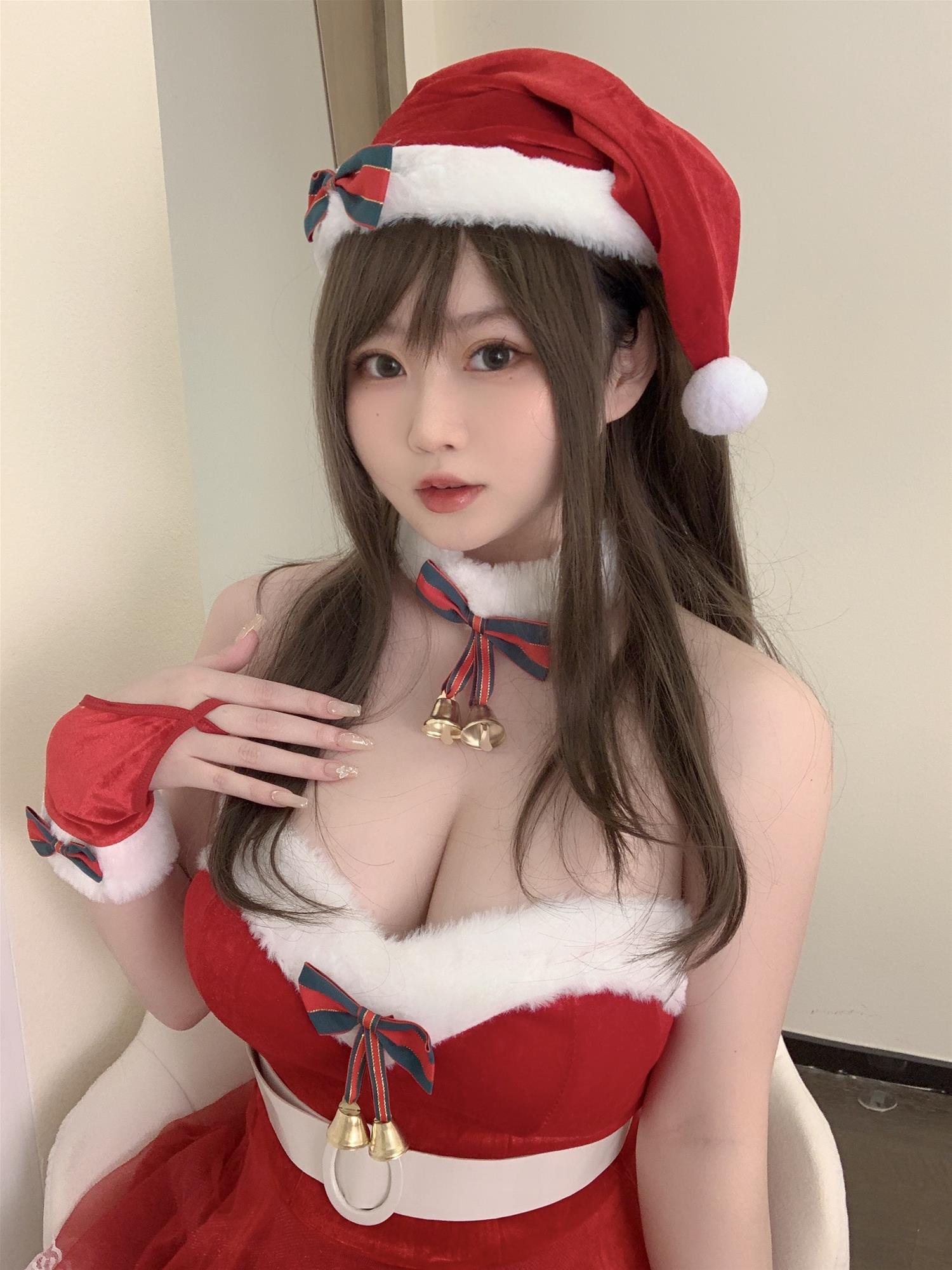 是依酱吖 2021圣诞特辑-圣诞老人 [33P4V-156MB]